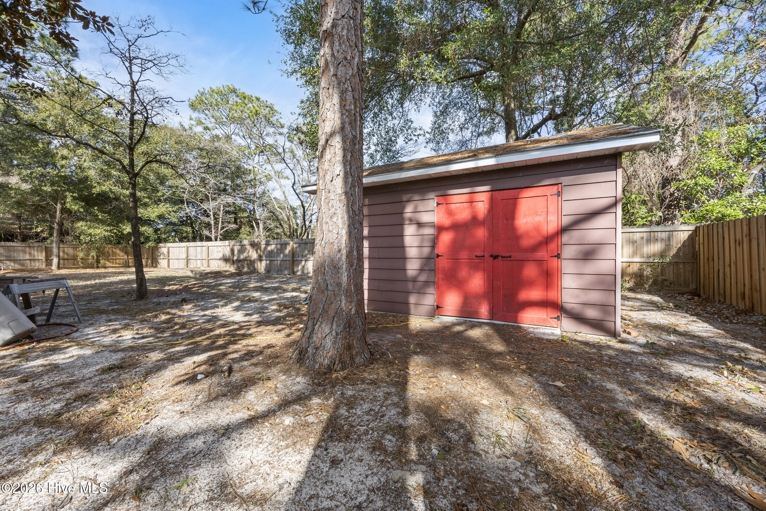 100548079 | Photo 47