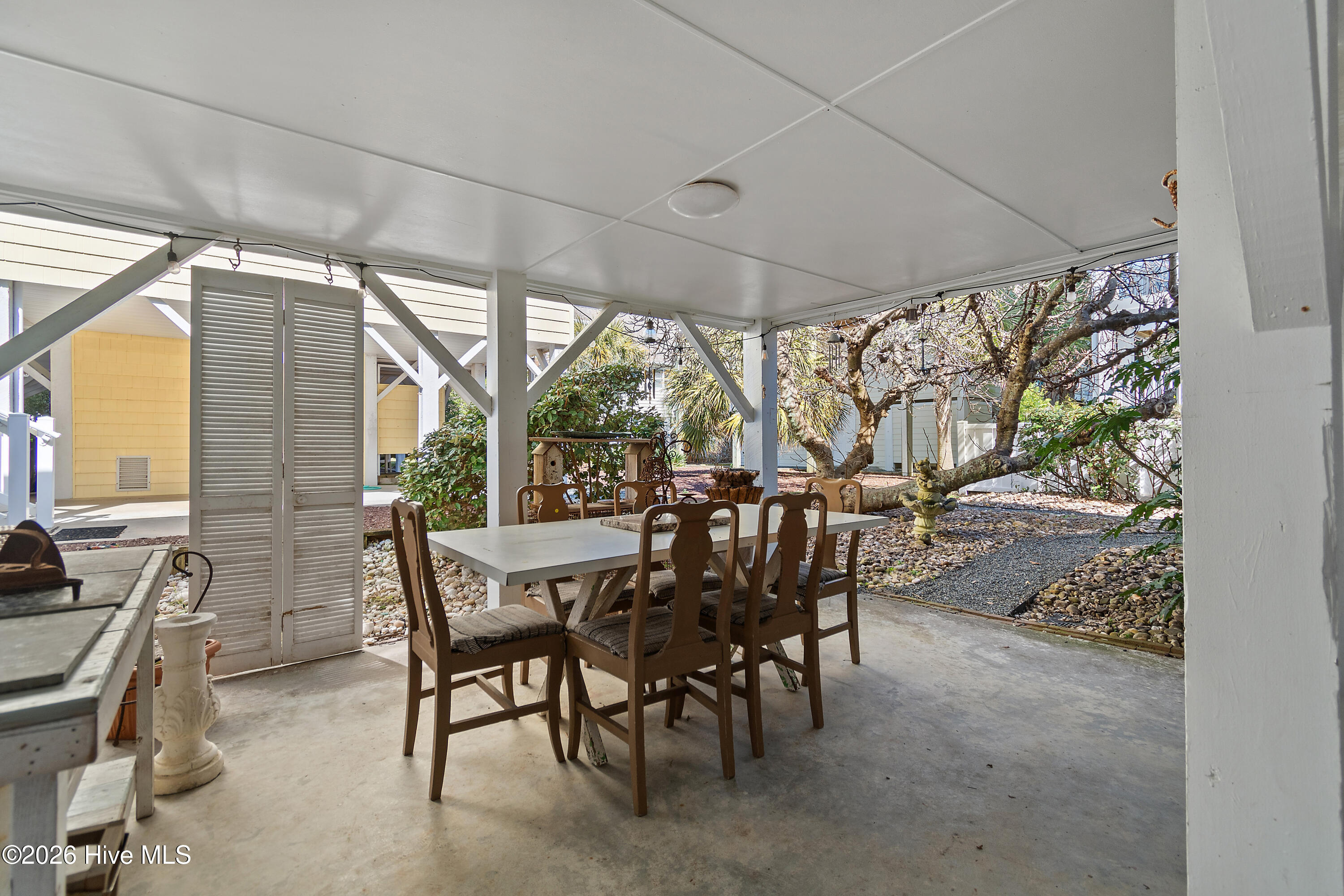 100557263 | Photo 32