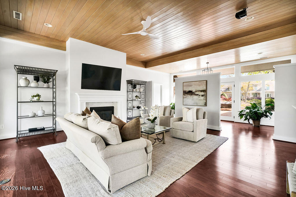 100565103 | Photo 13