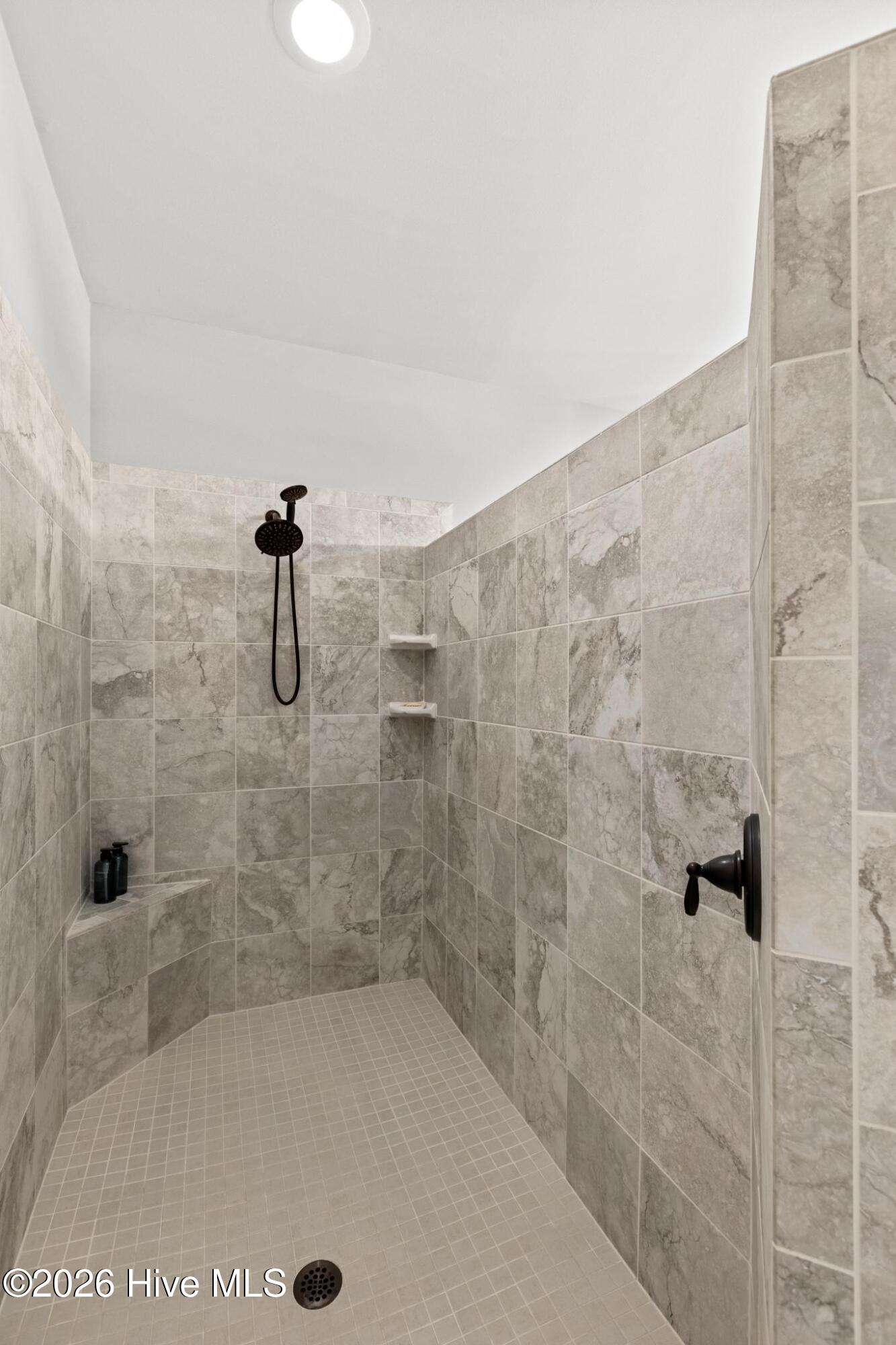 100561204 | Photo 42