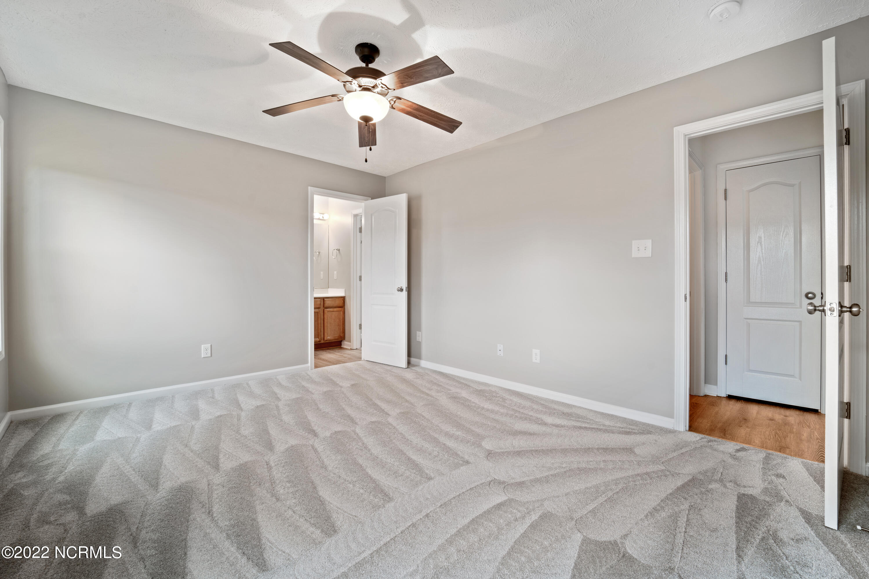 100564225 | Photo 17