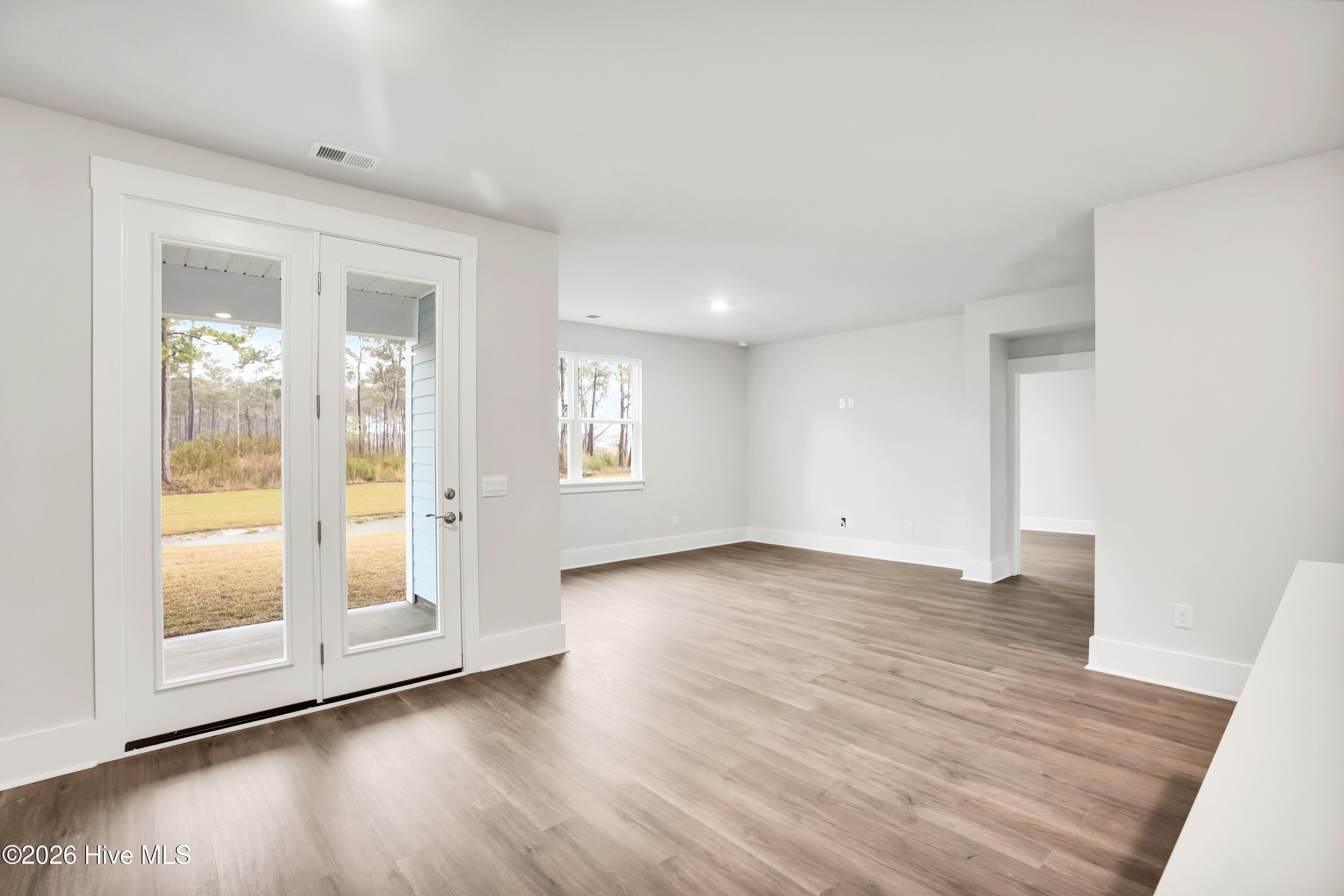 100545378 | Photo 22