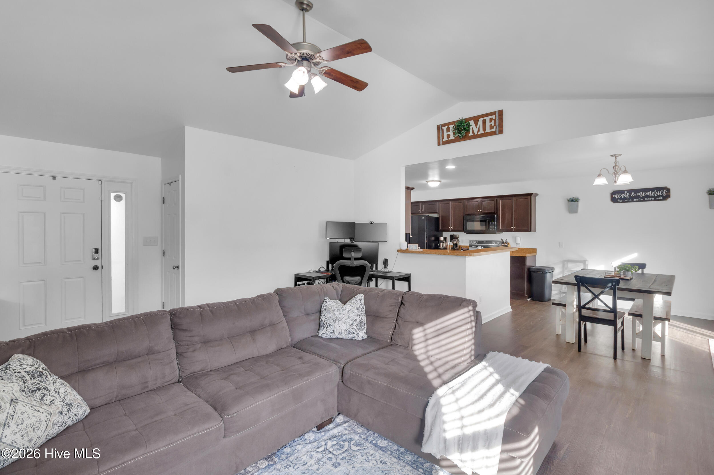 100570430 | Photo 13