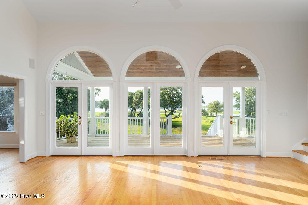 100521918 | Photo 21