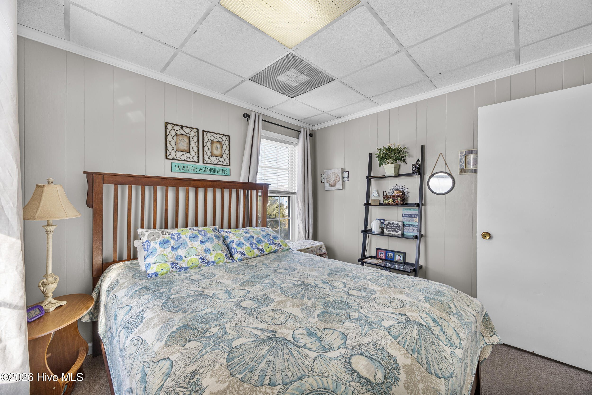 100548629 | Photo 15