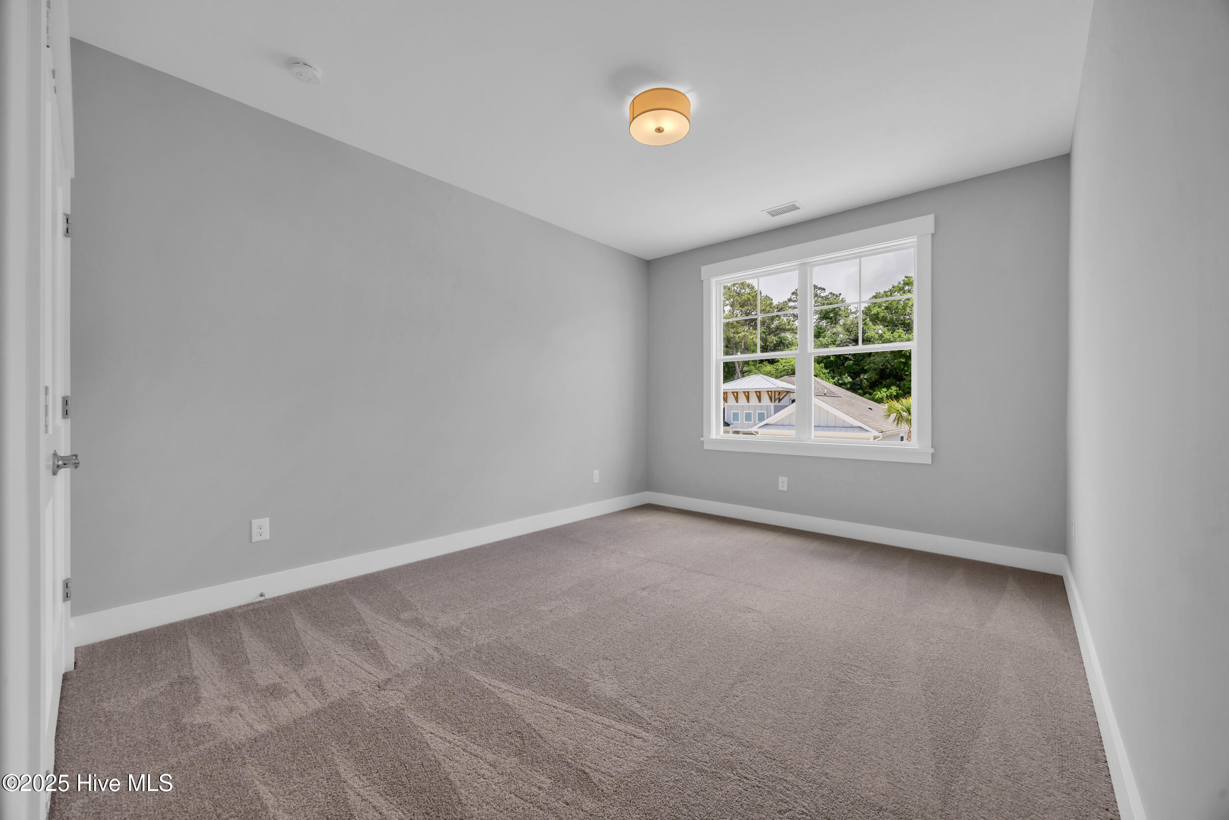 100547988 | Photo 18