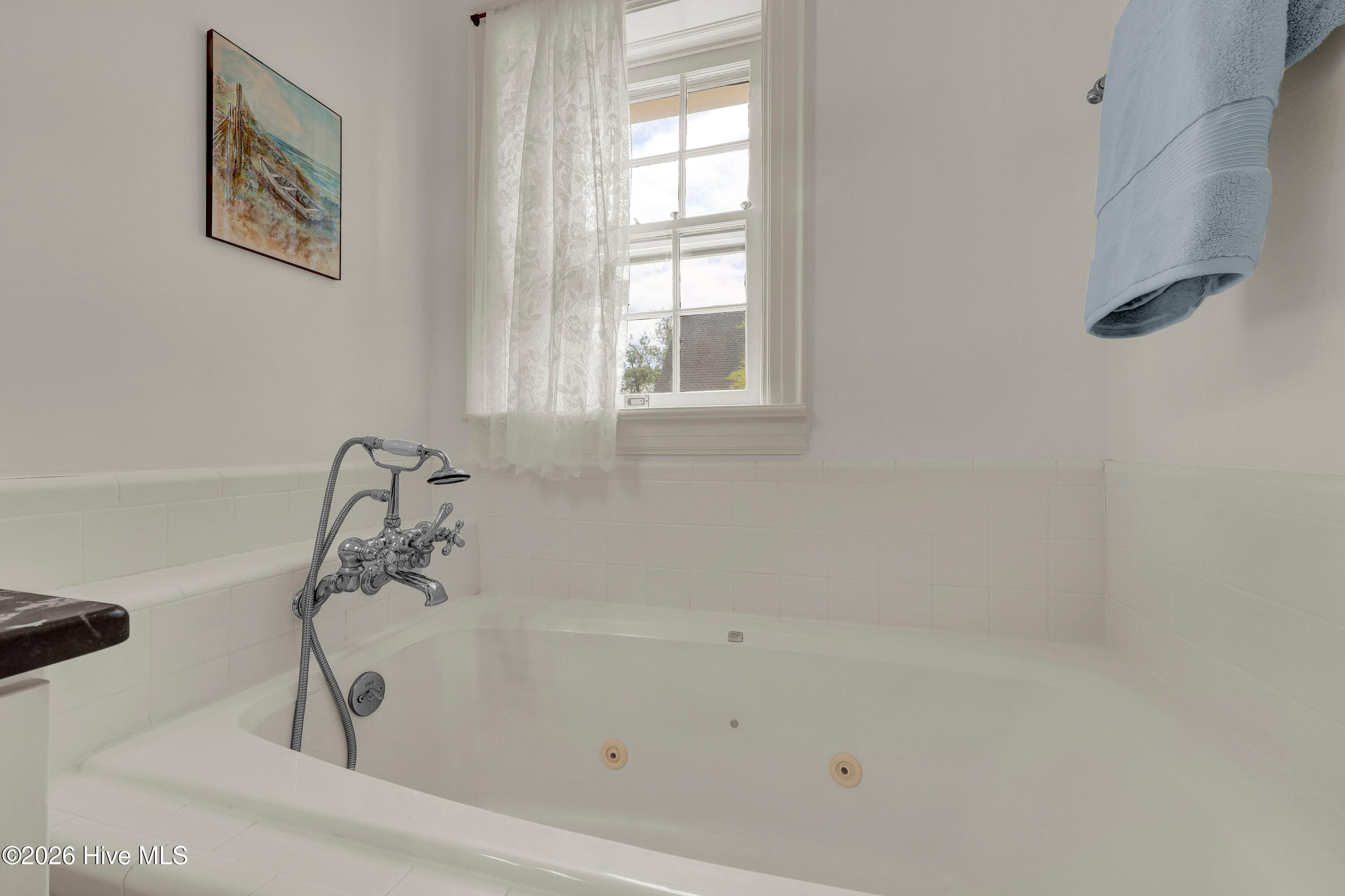 100570649 | Photo 35