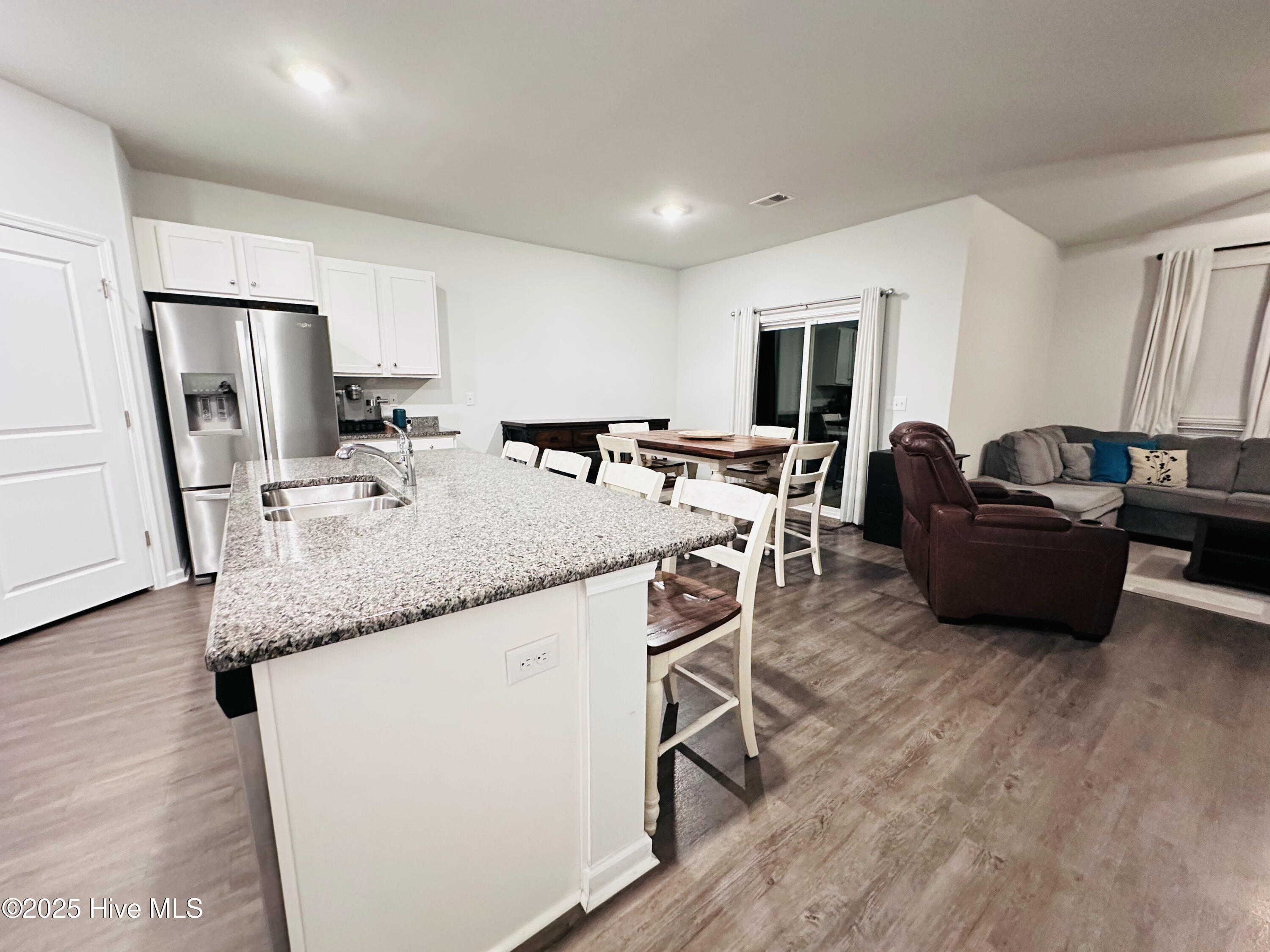 100525143 | Photo 19