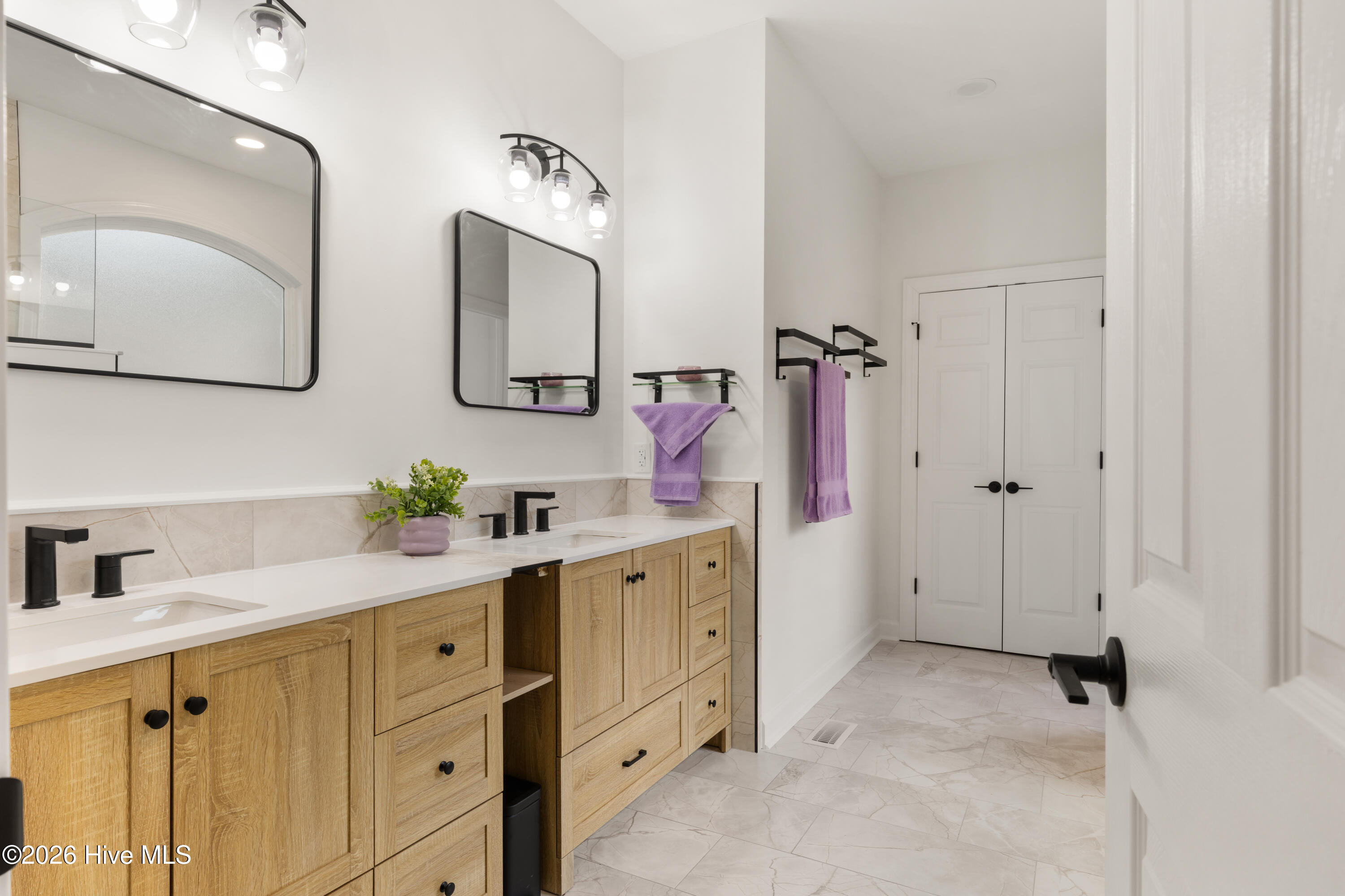 100555954 | Photo 37