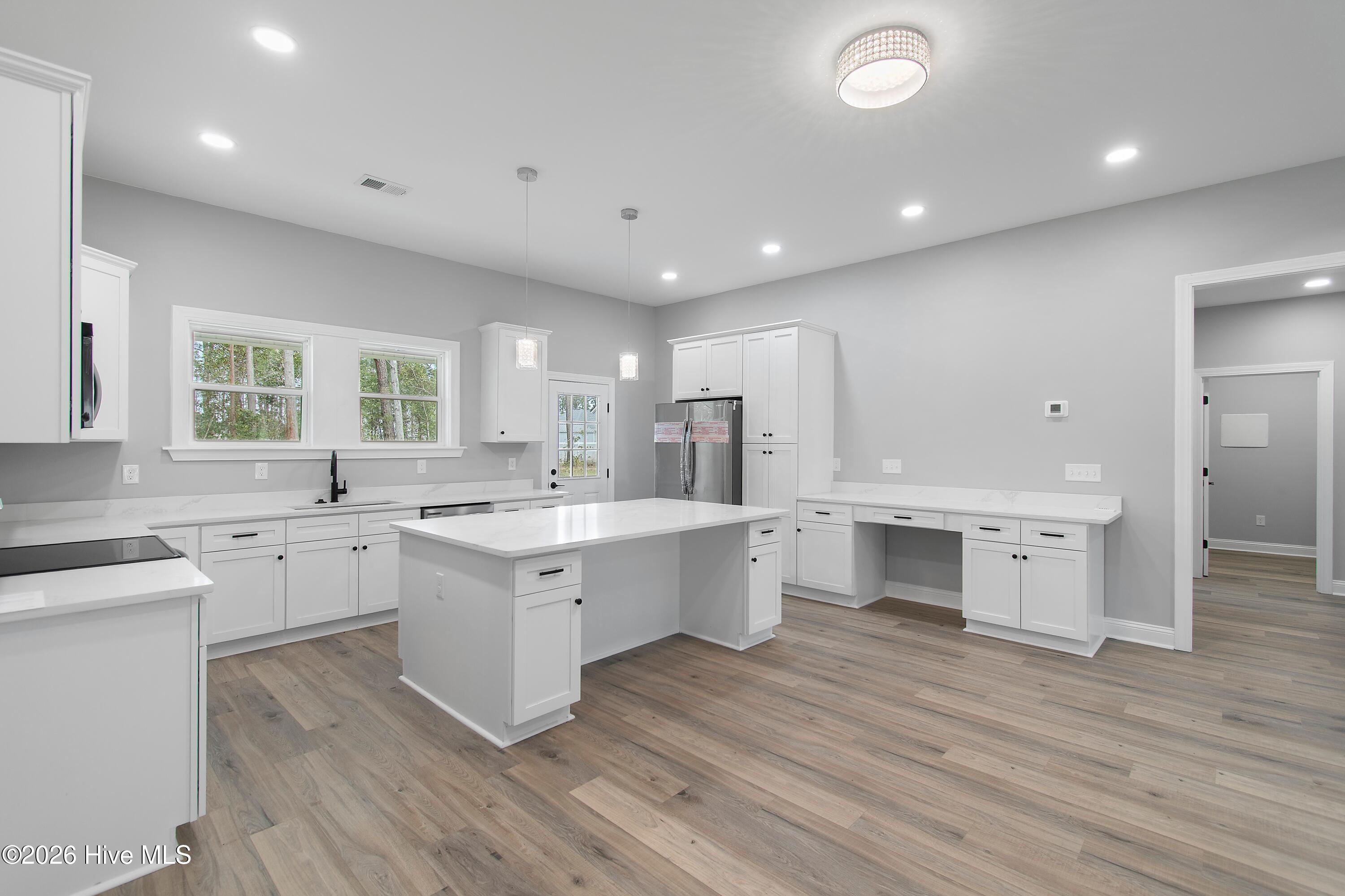 100563159 | Photo 12