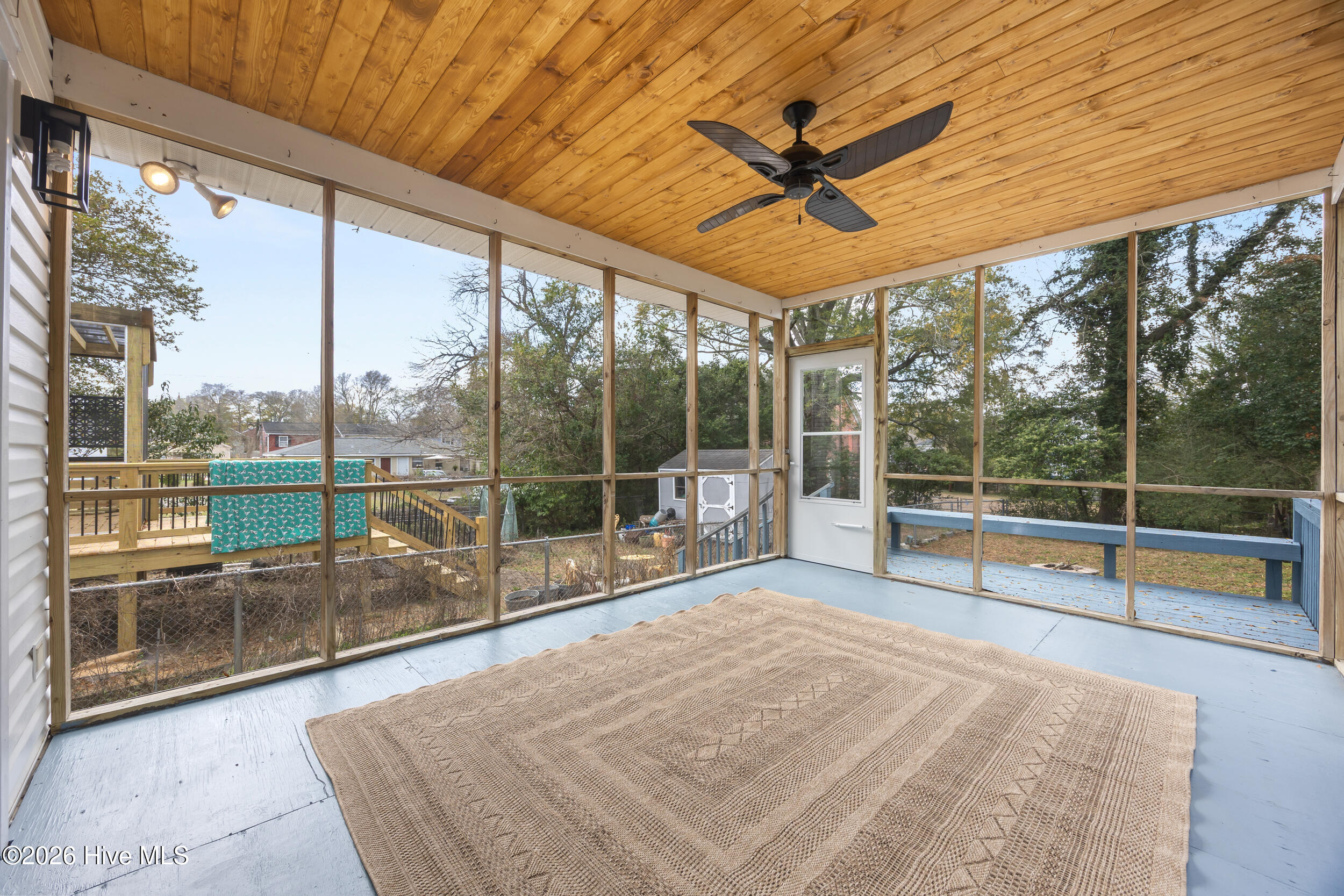 100558916 | Photo 26