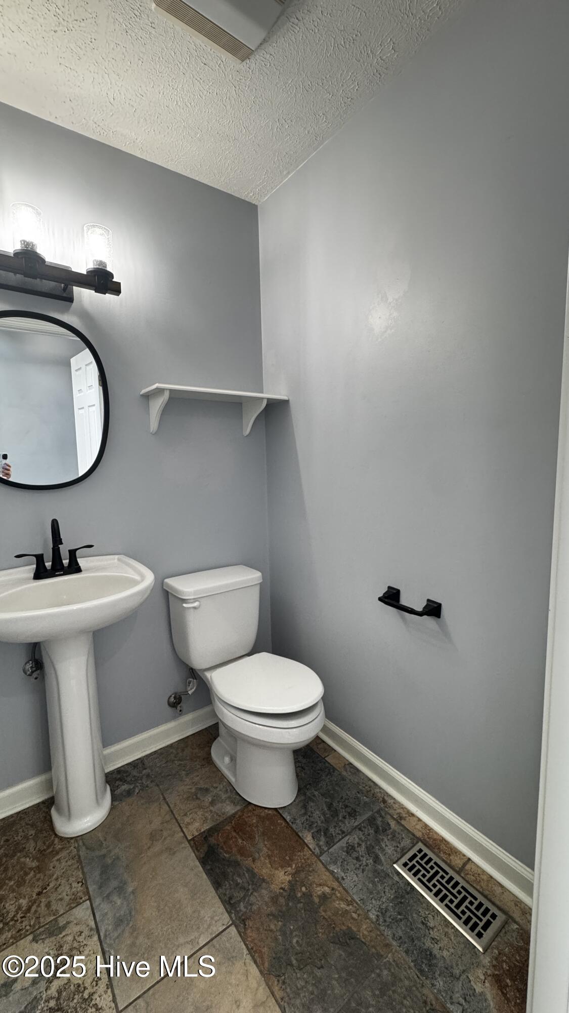 100525819 | Photo 33