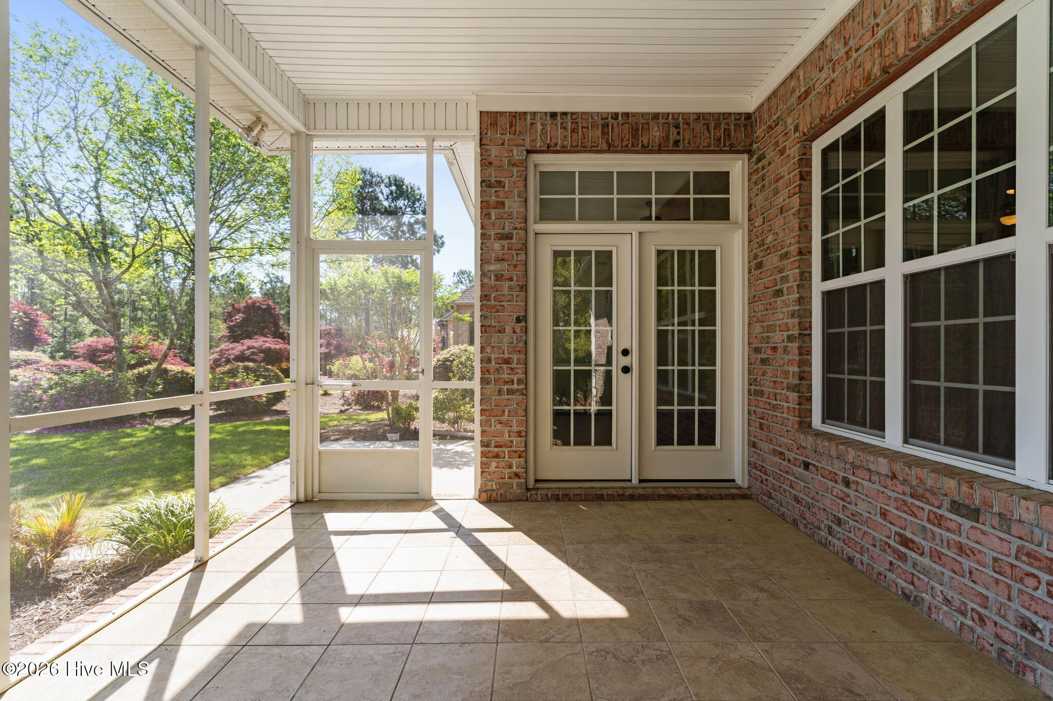 100568005 | Photo 10