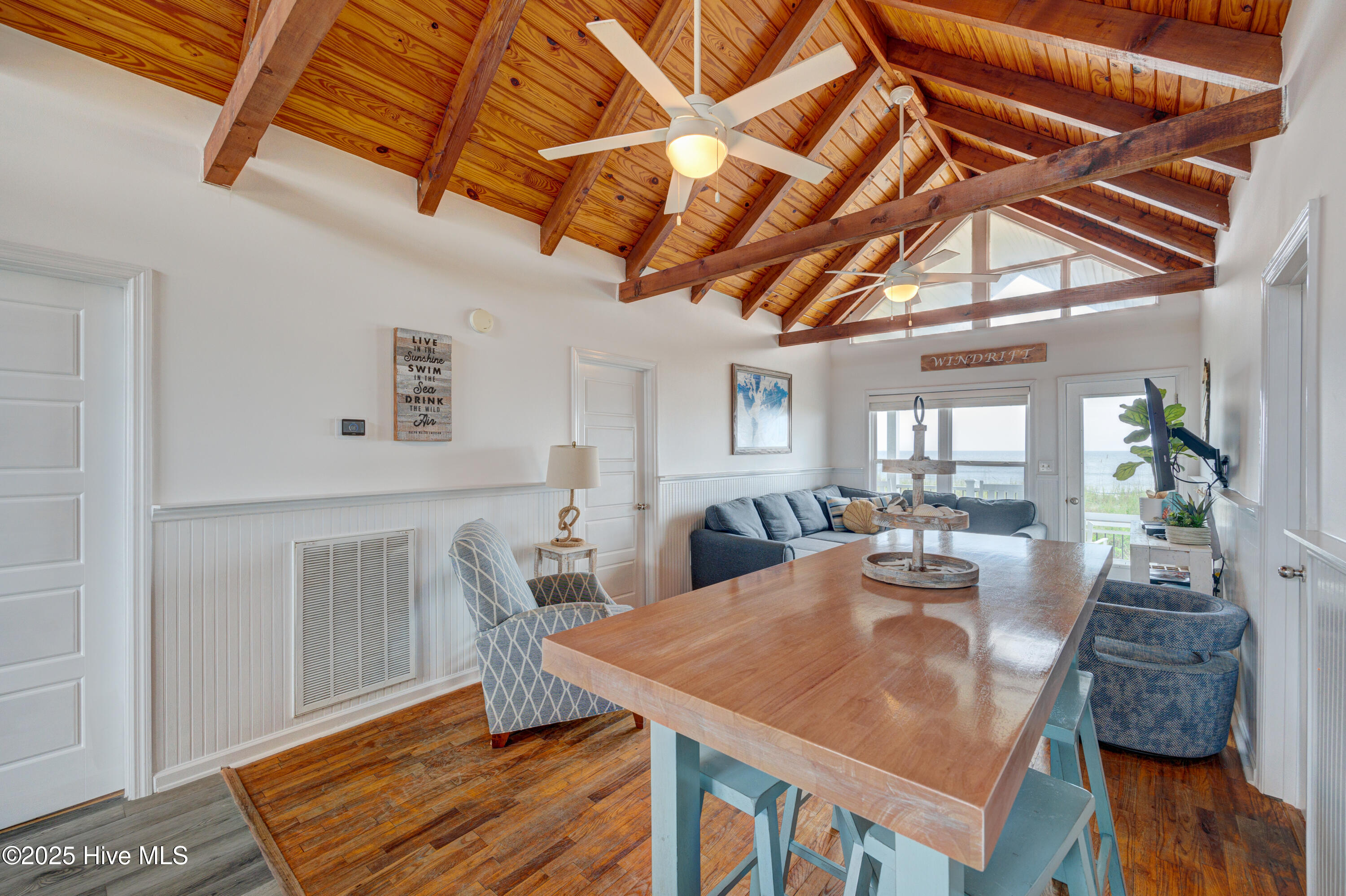 100526581 | Photo 15