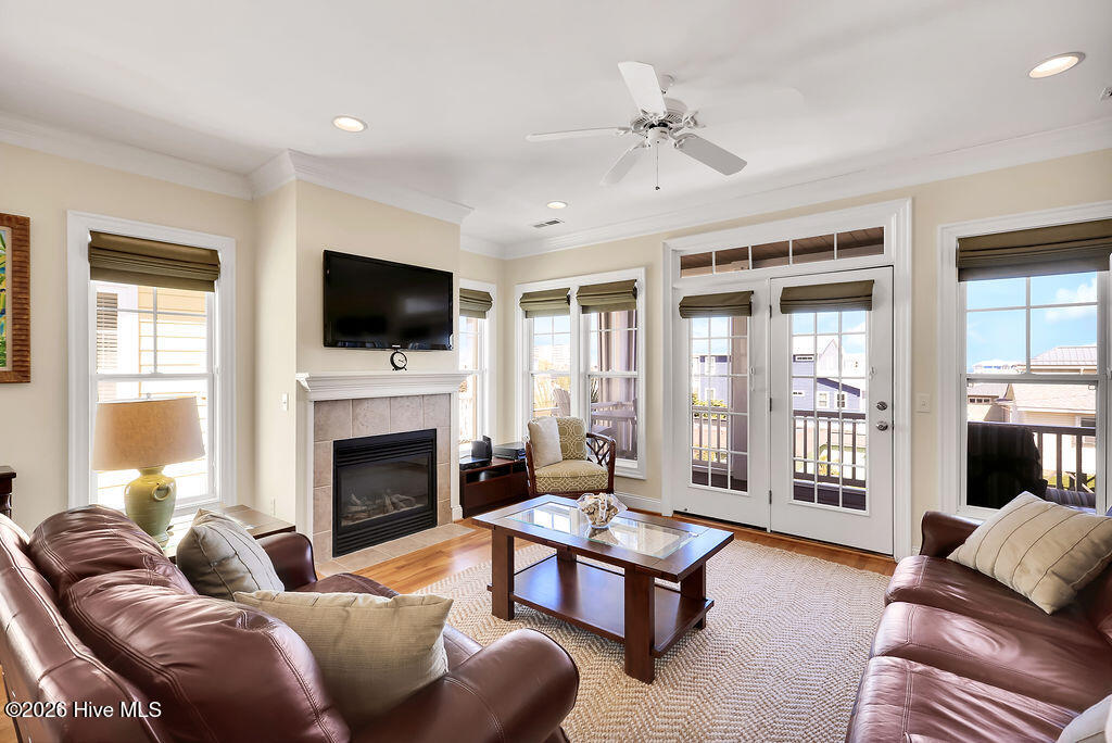 100564963 | Photo 54