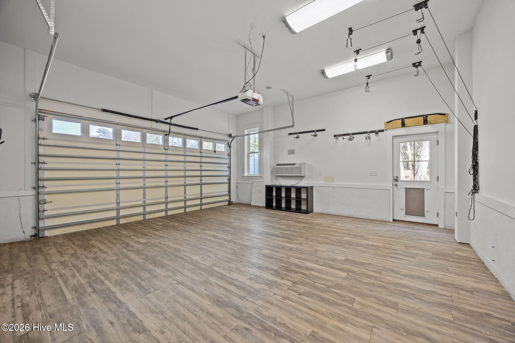 100558576 | Photo 28