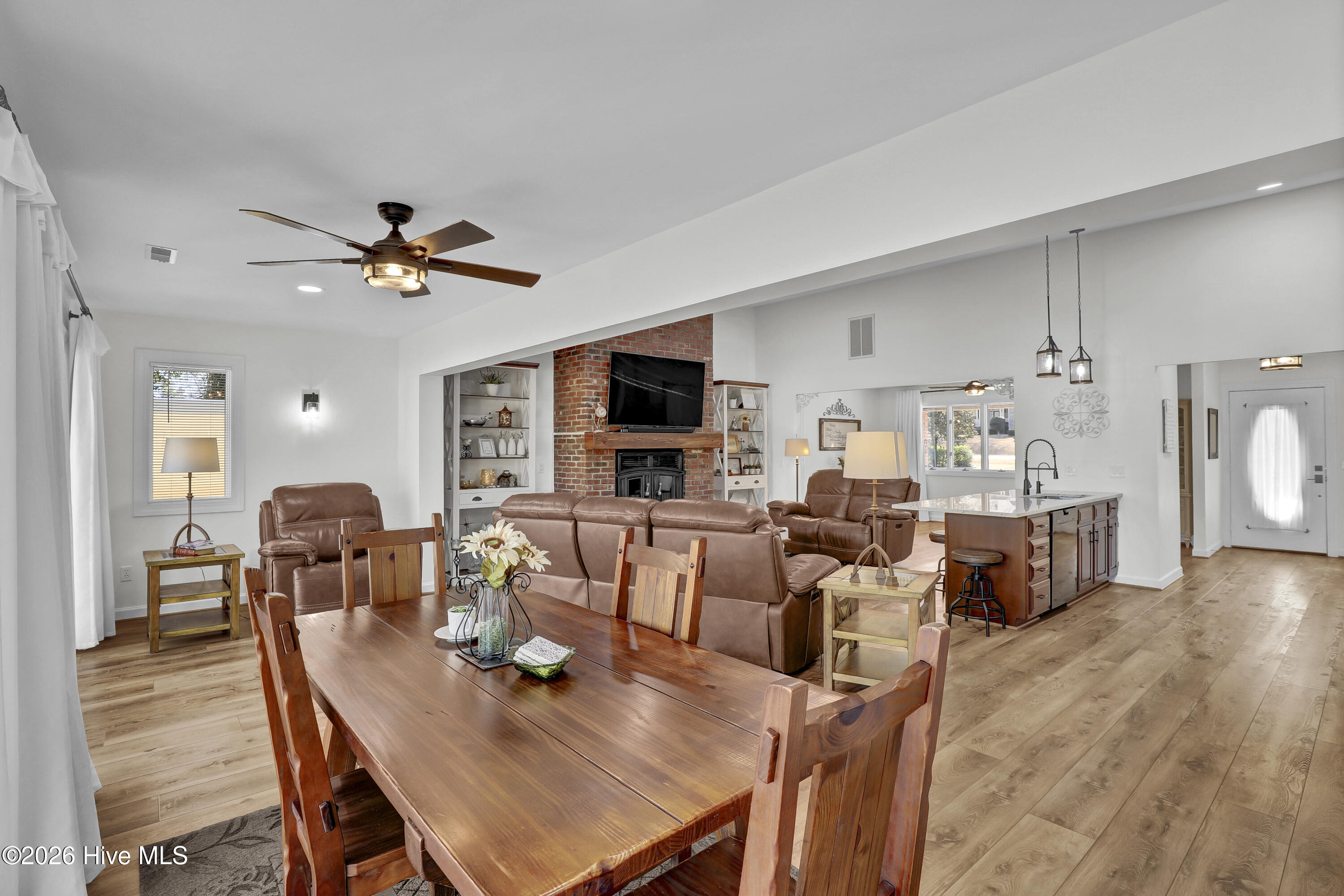 100548794 | Photo 13