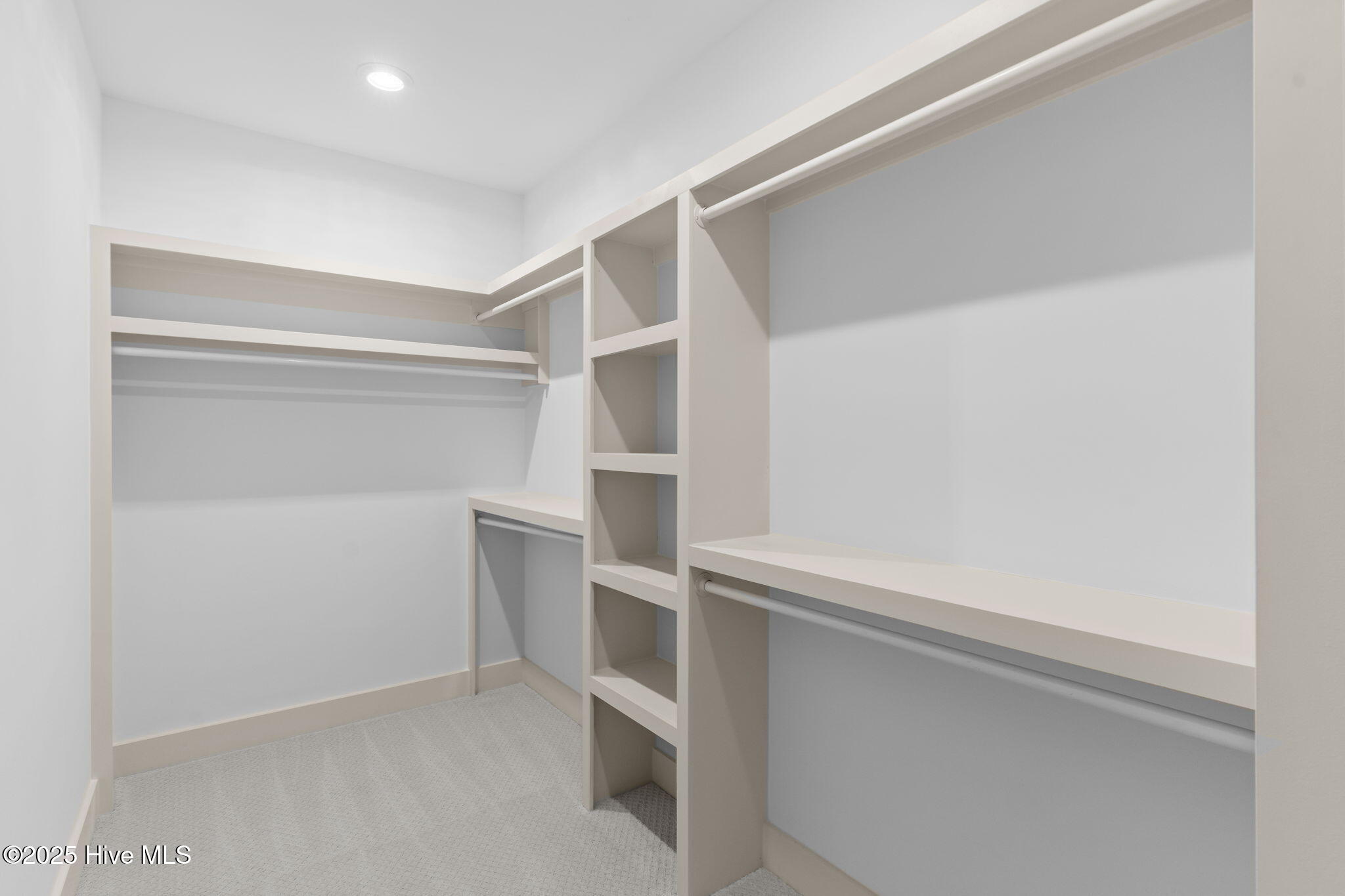 100532688 | Photo 27