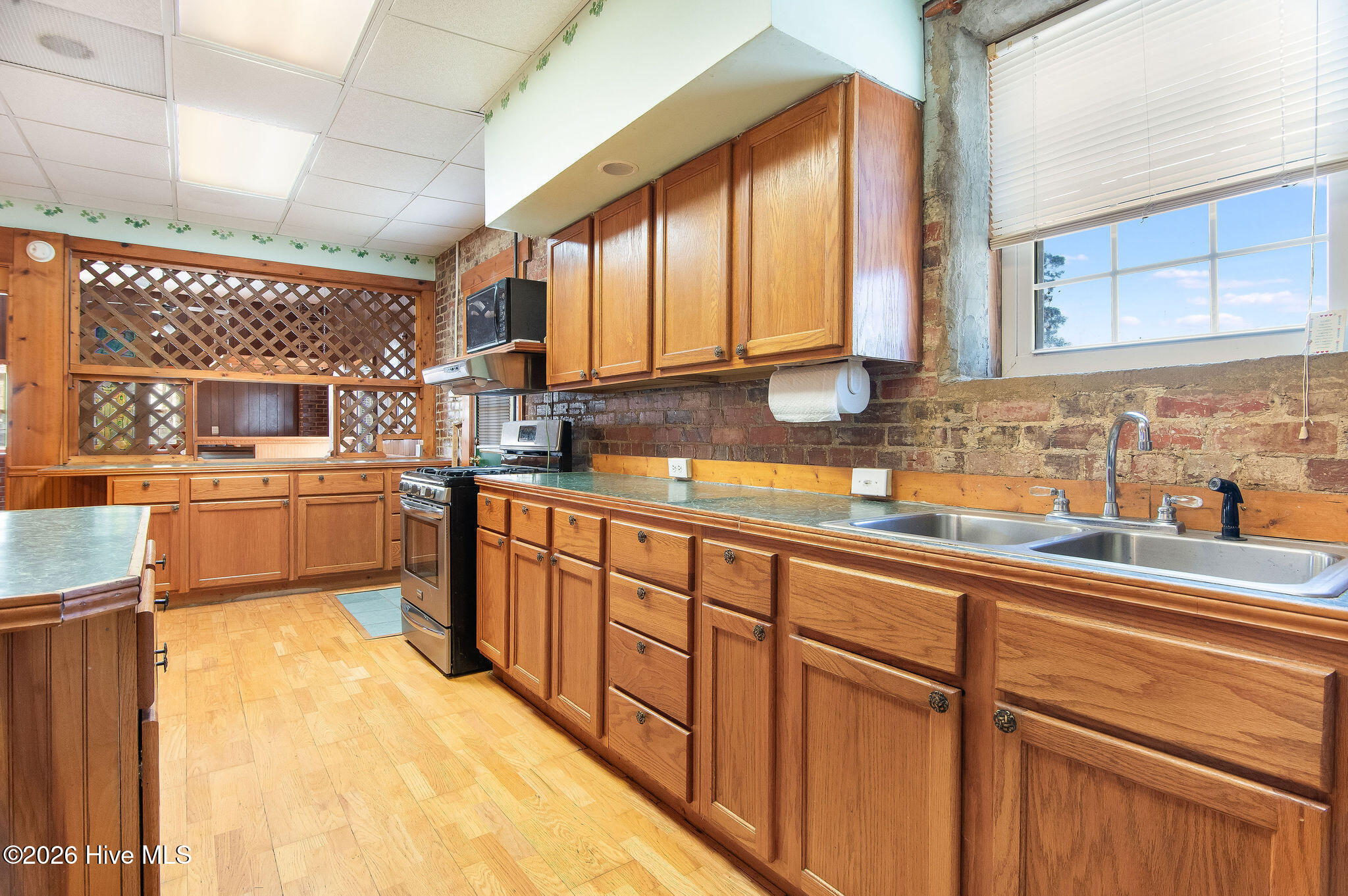 100561889 | Photo 50