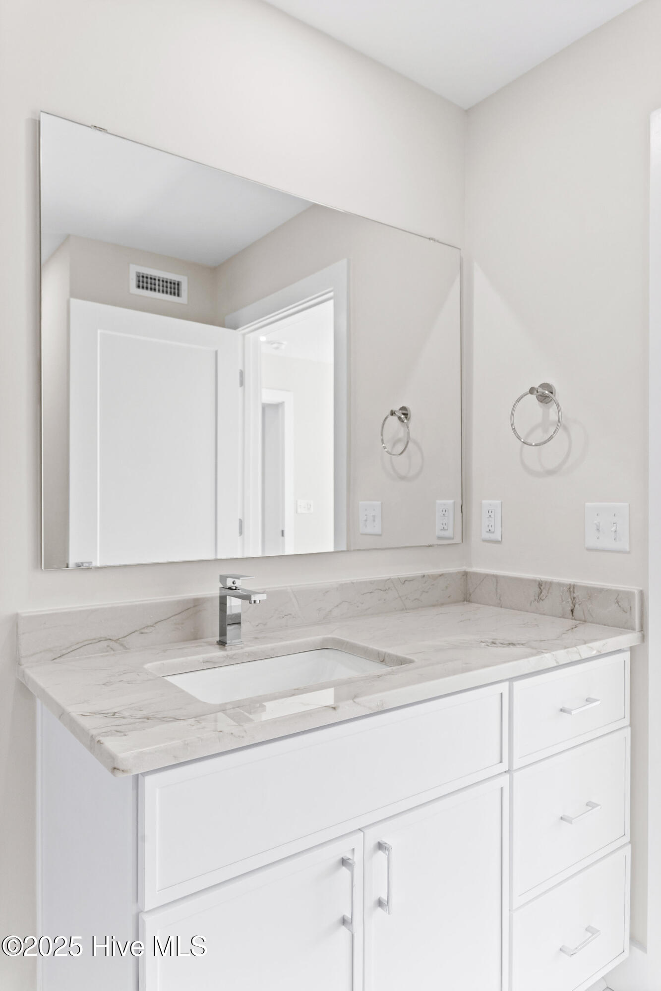 100510473 | Photo 20