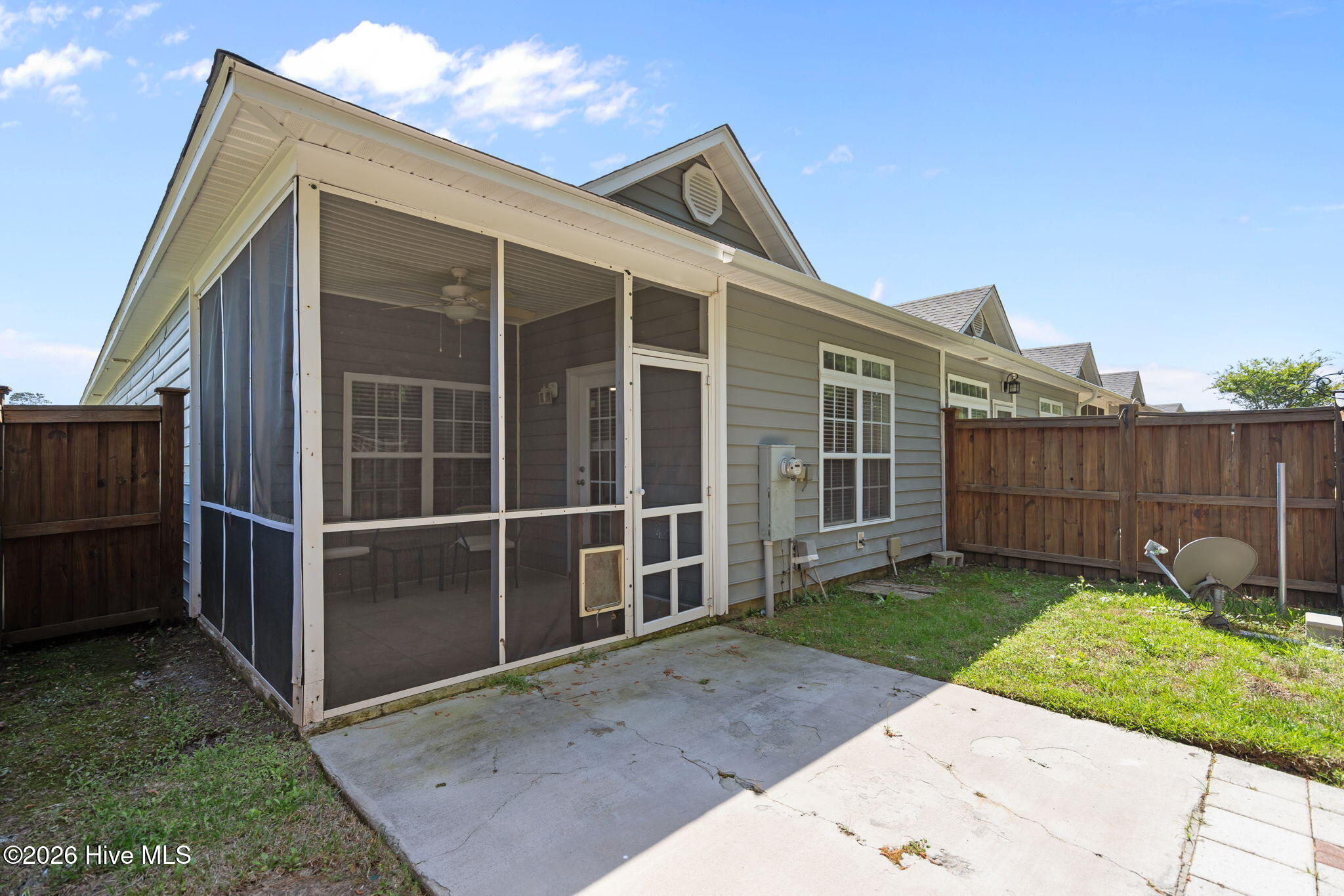 100569806 | Photo 37