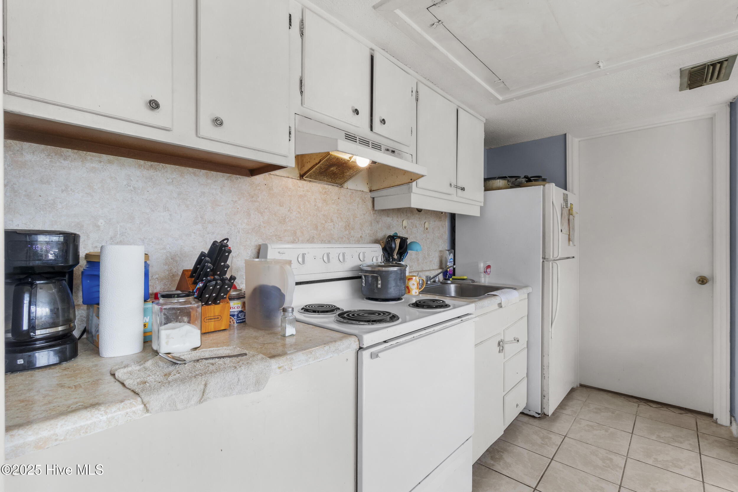 100533245 | Photo 11