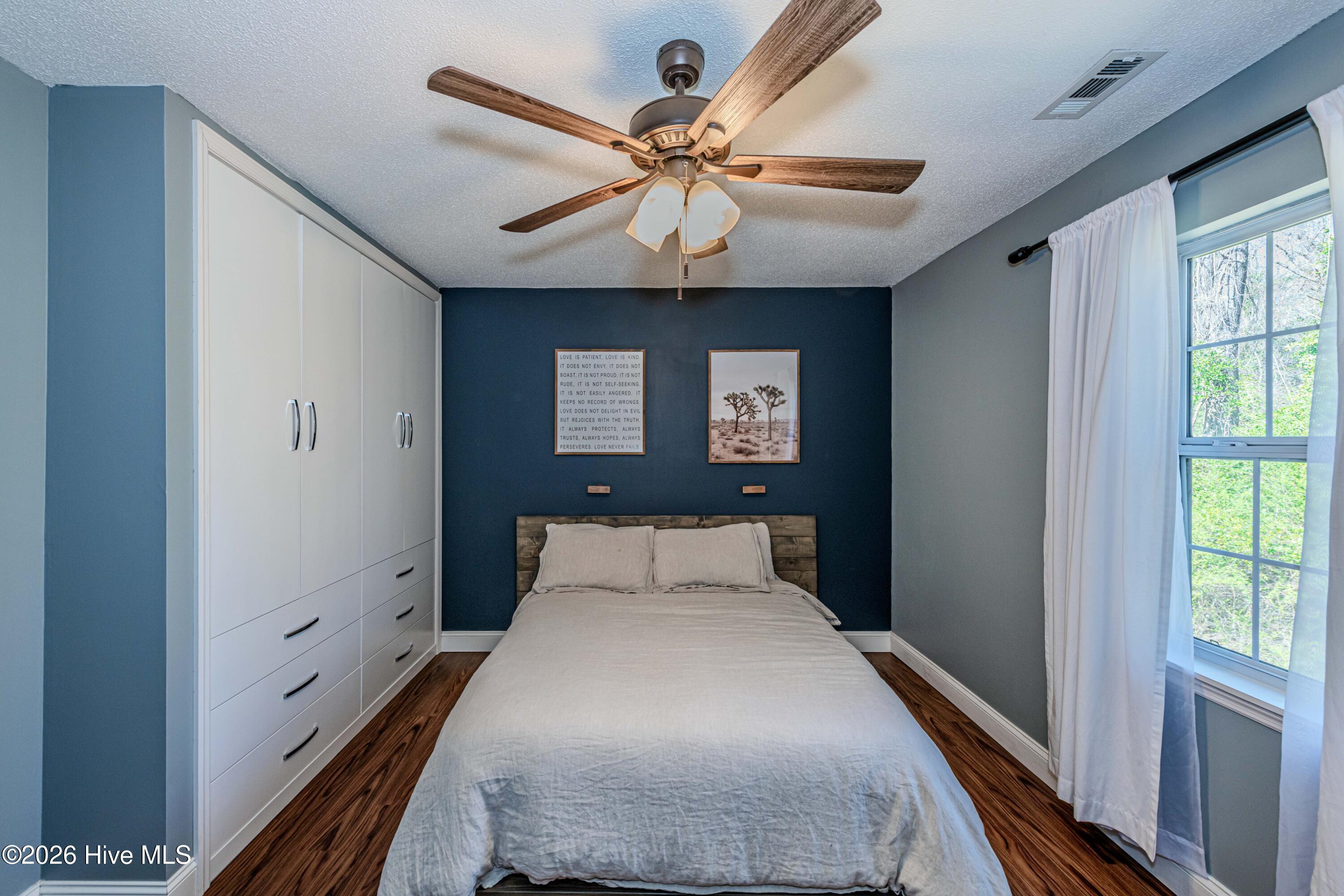 100564633 | Photo 42