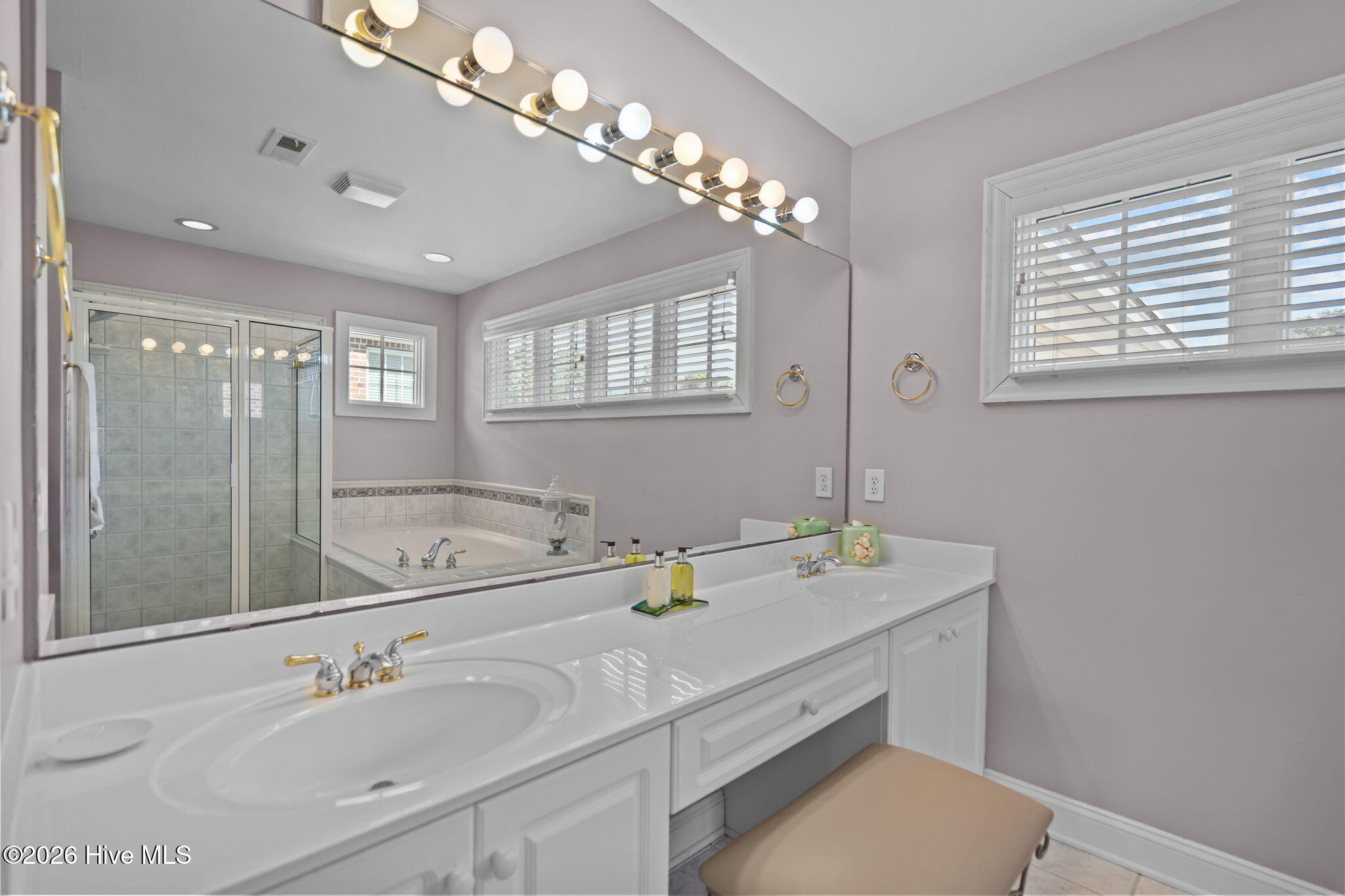 100554468 | Photo 42