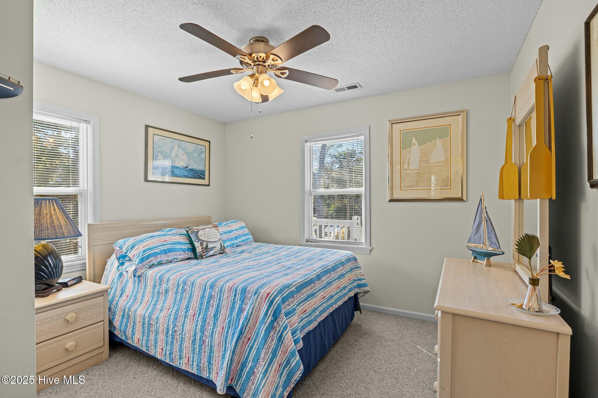 100490035 | Photo 25