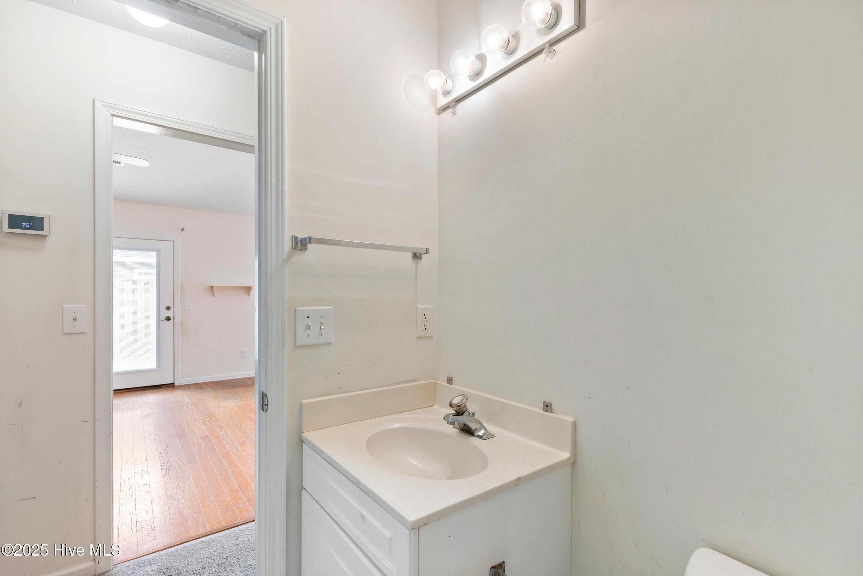 100539007 | Photo 27