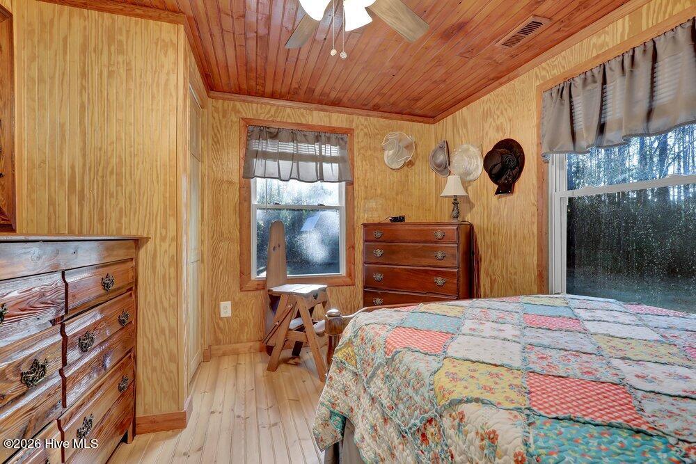 100560475 | Photo 18