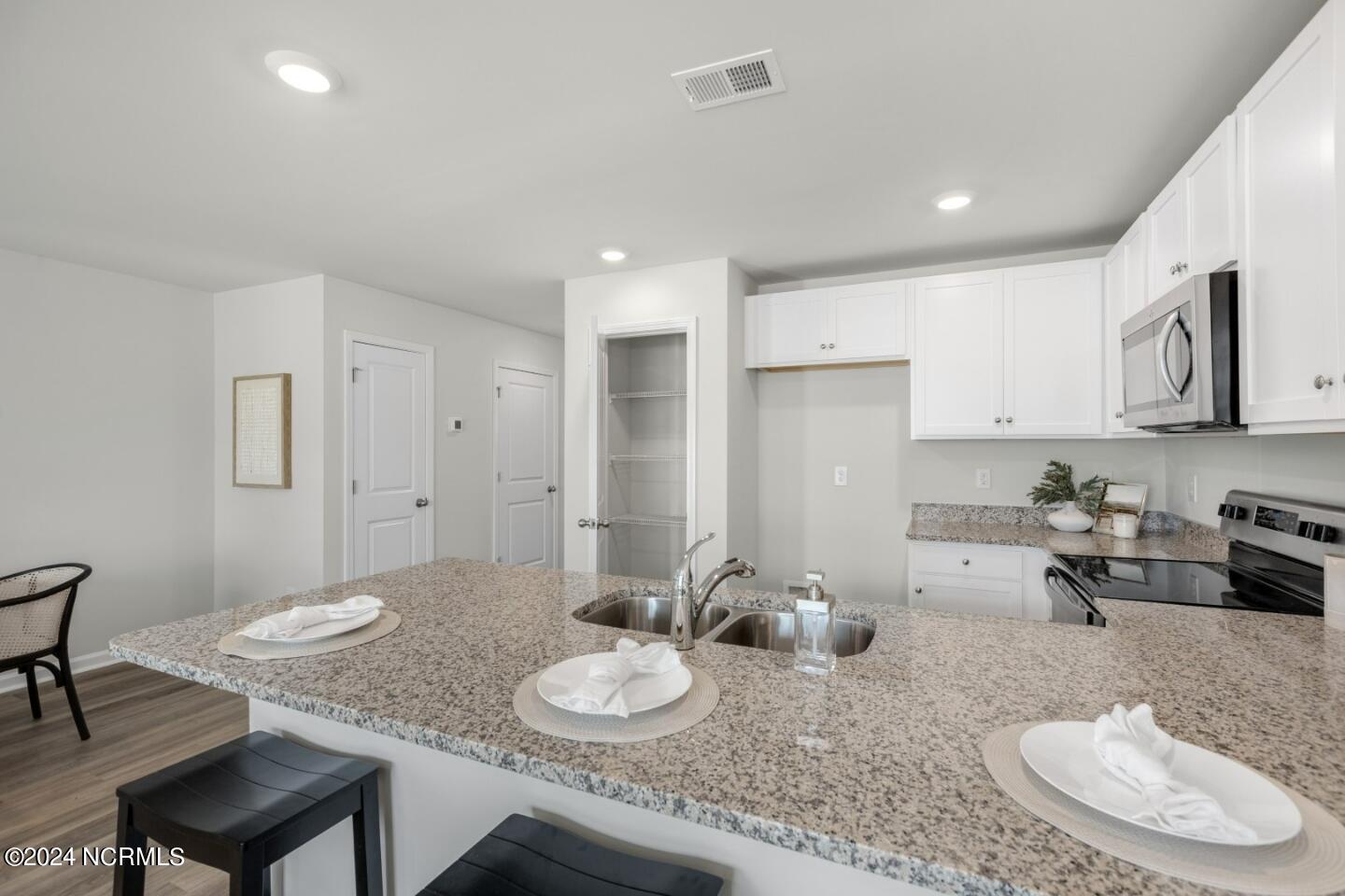 7098 Dunford Road Unit 130, Leland, NC 28451 – photo 8: Kitchen area