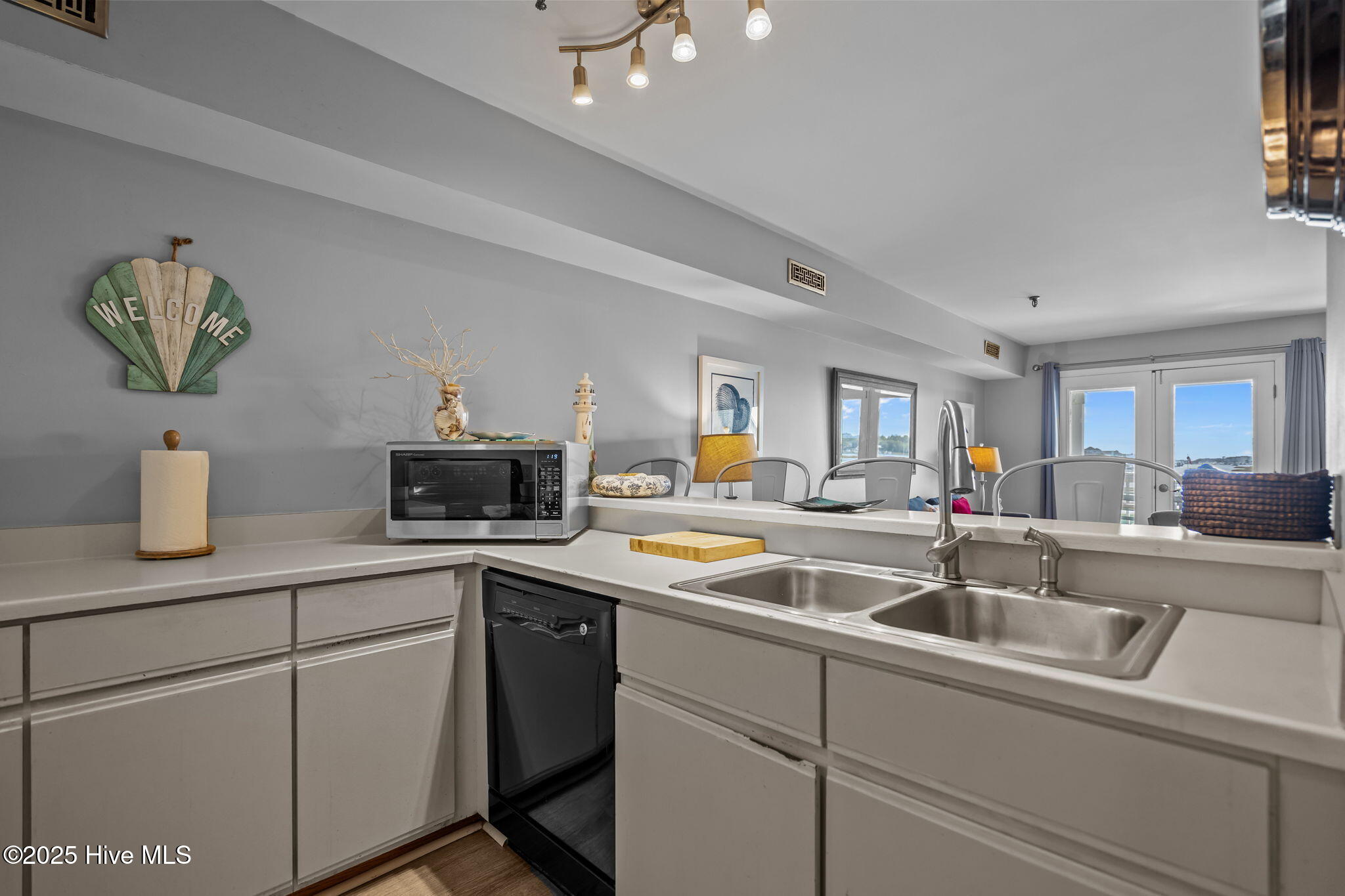 111 Florida Avenue UNIT Apt 3, Carolina Beach, NC, 28428