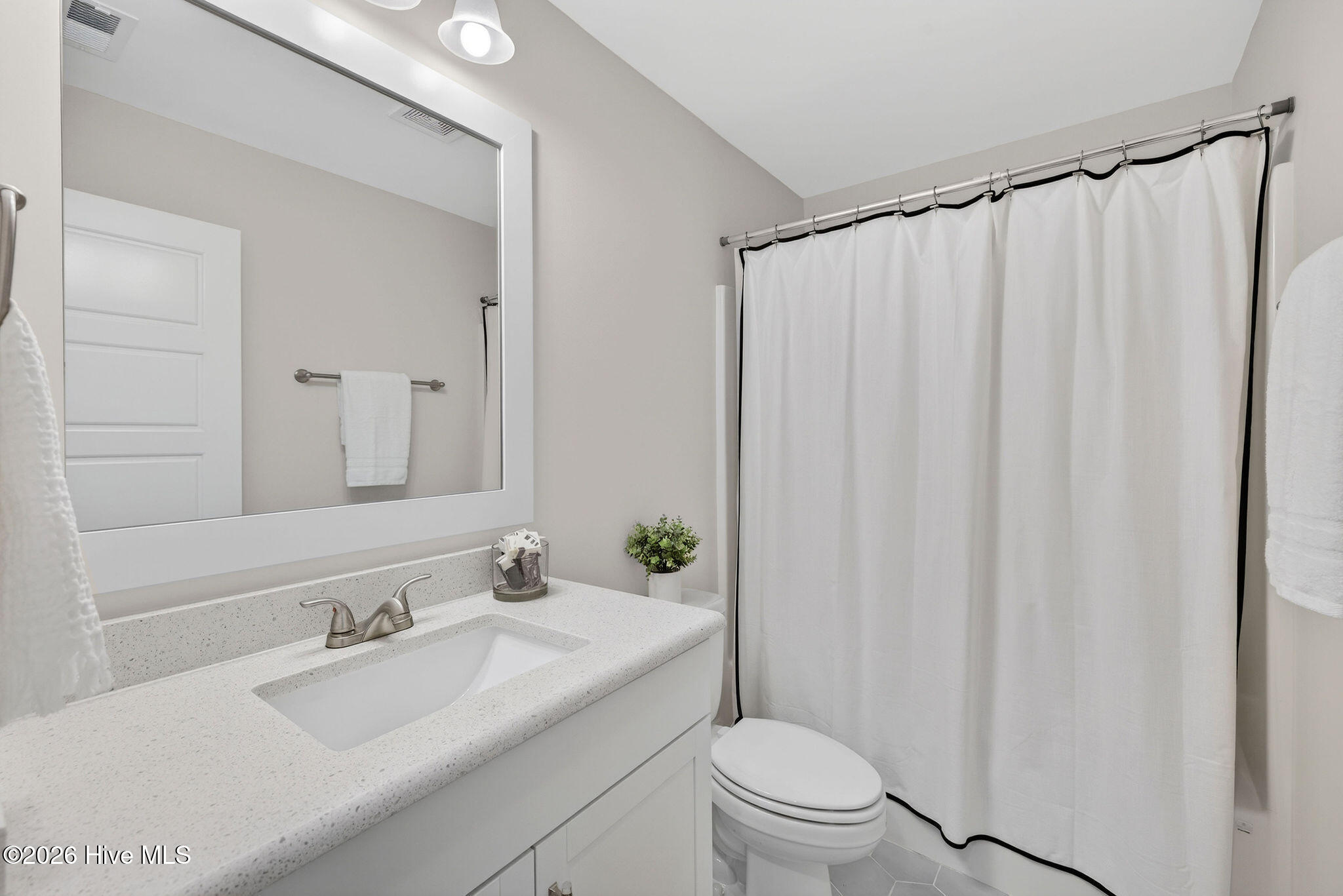 100558378 | Photo 39