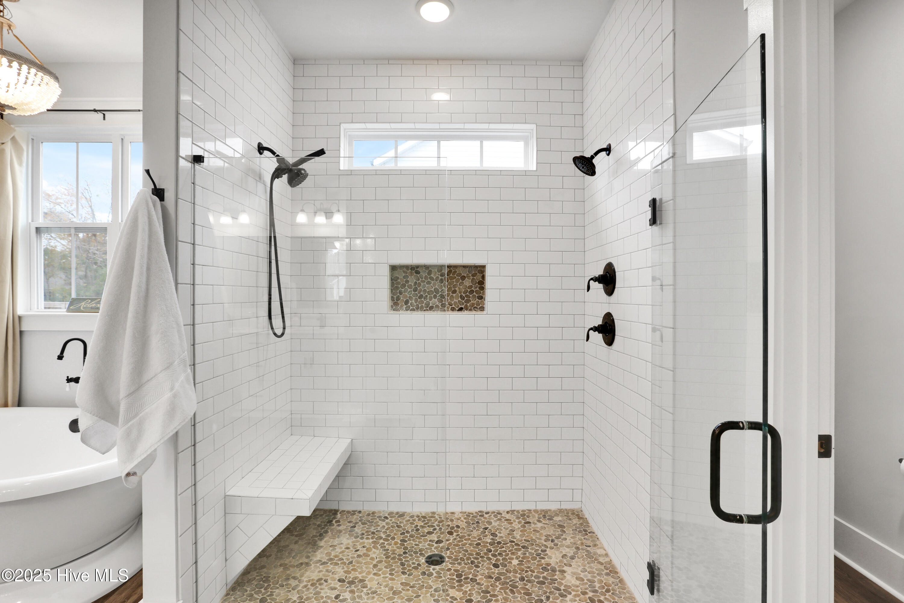 100544245 | Photo 25