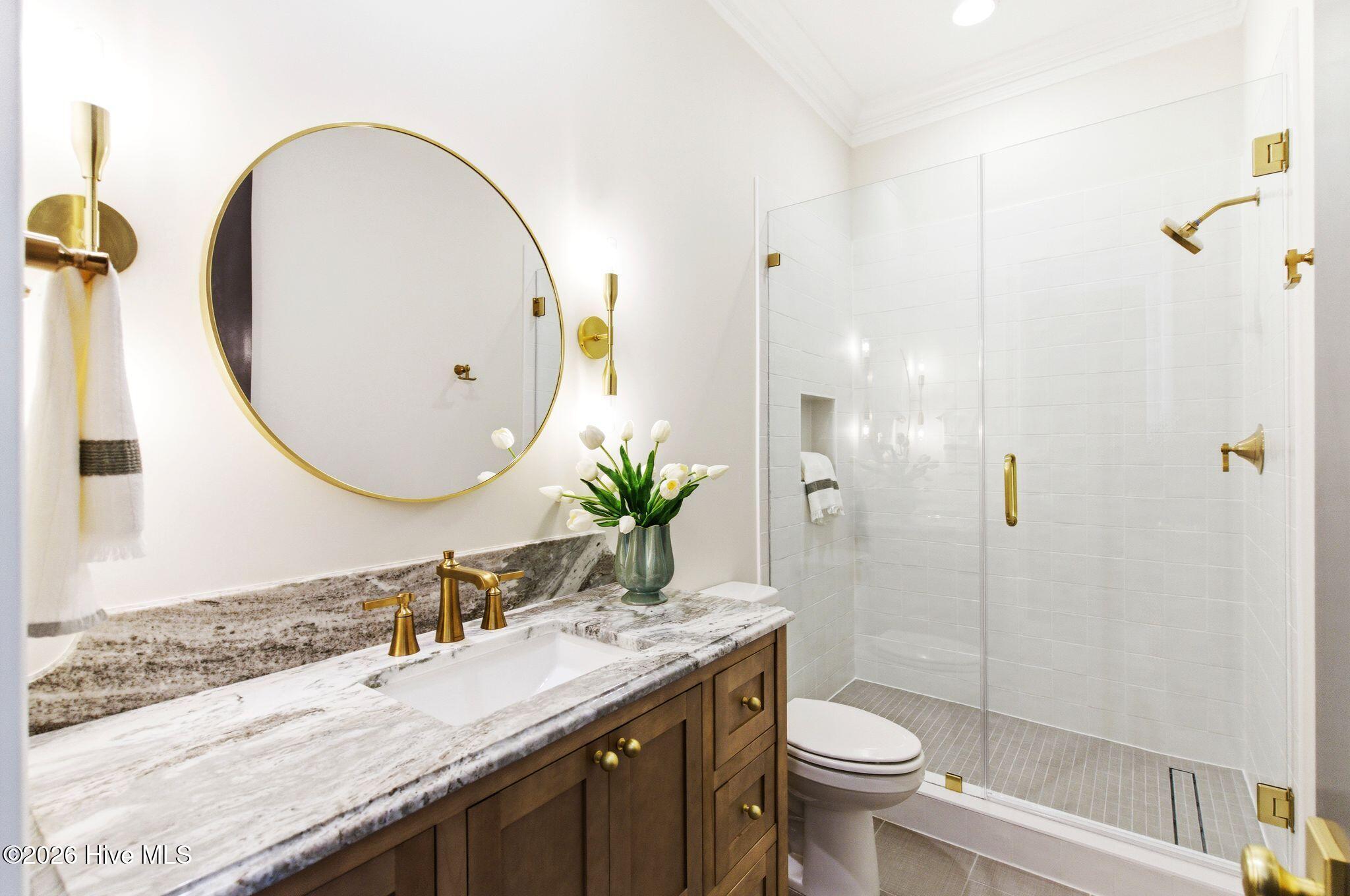 100570119 | Photo 50