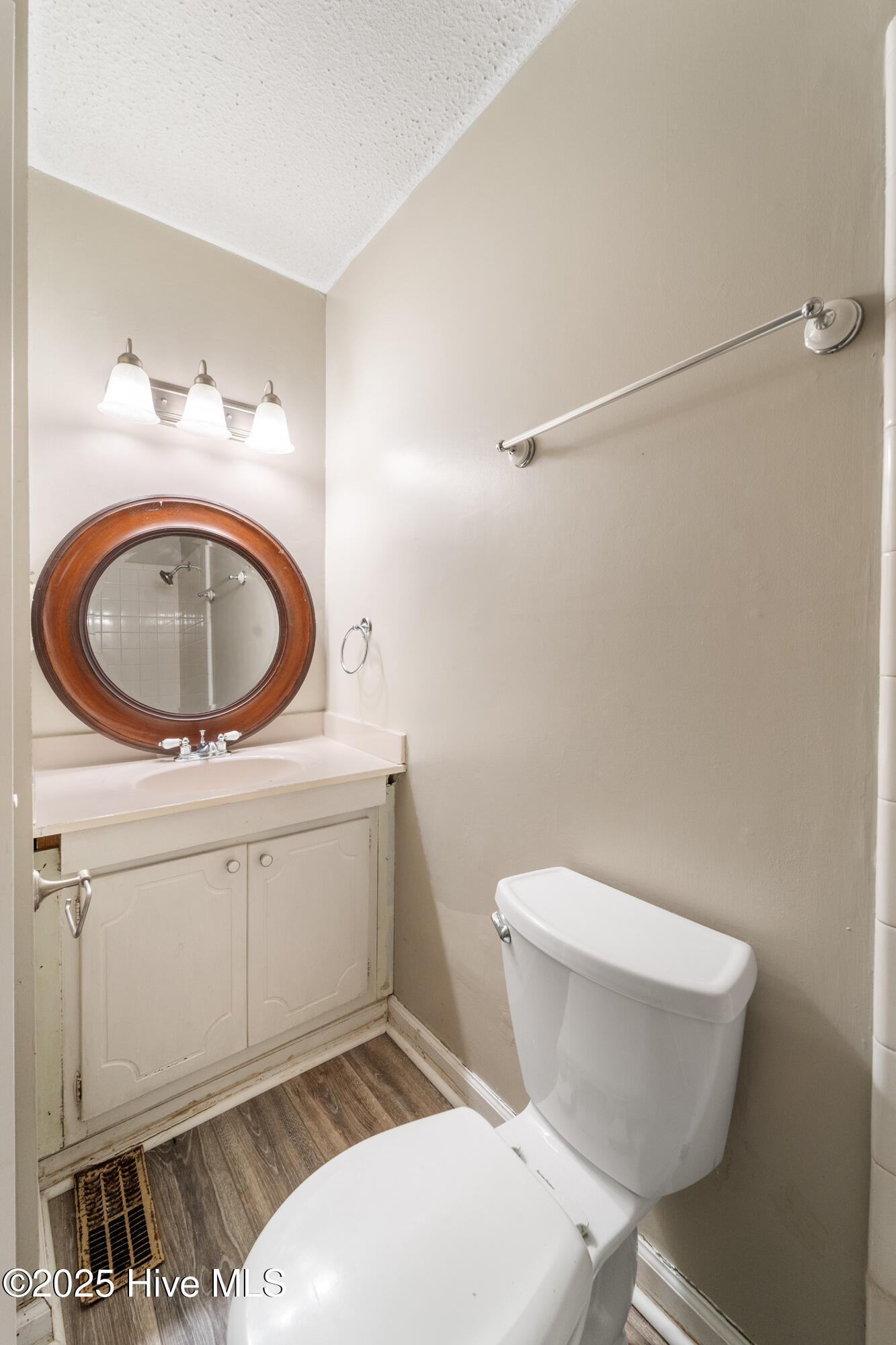 100520678 | Photo 11