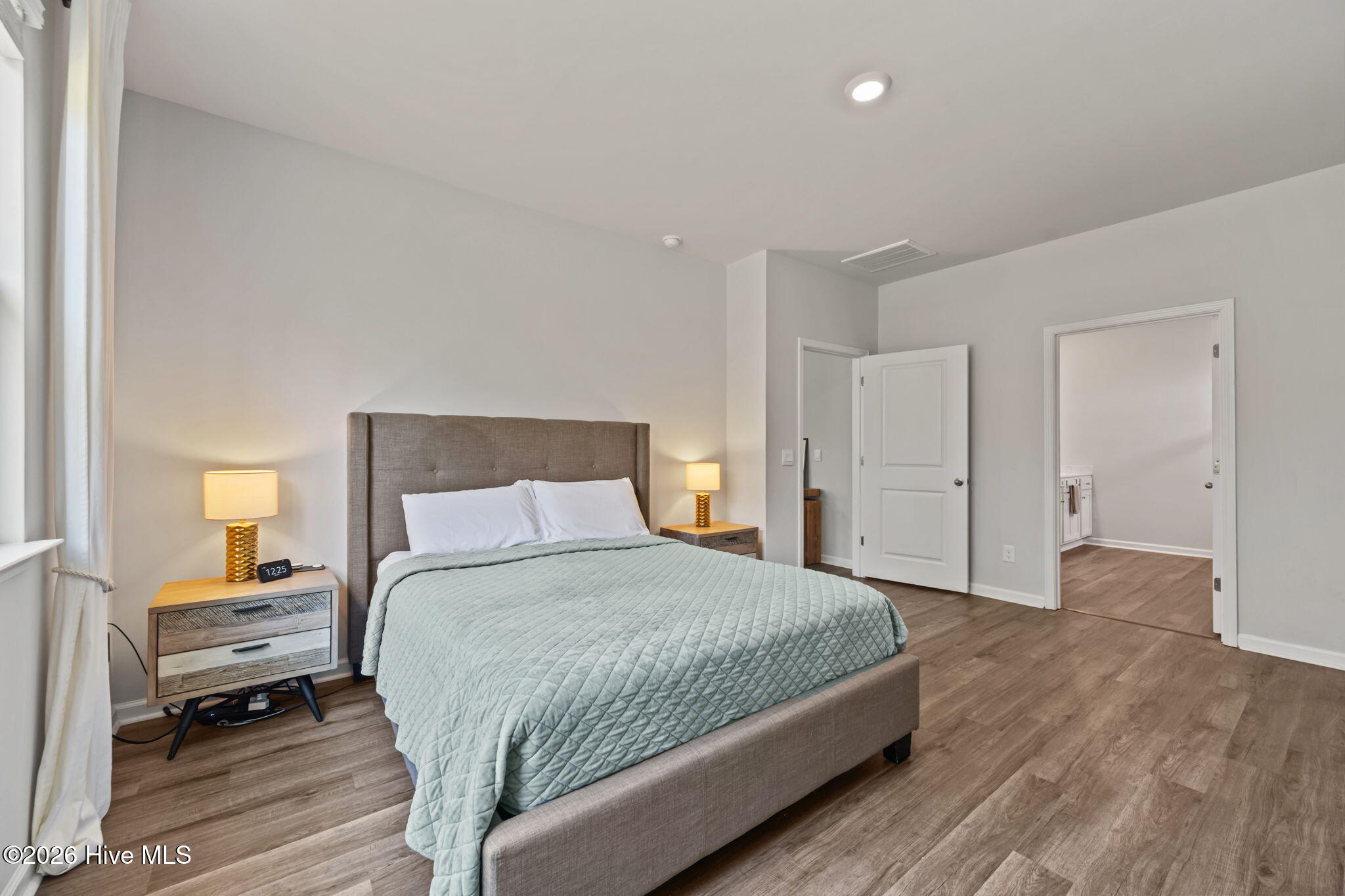 100564273 | Photo 17