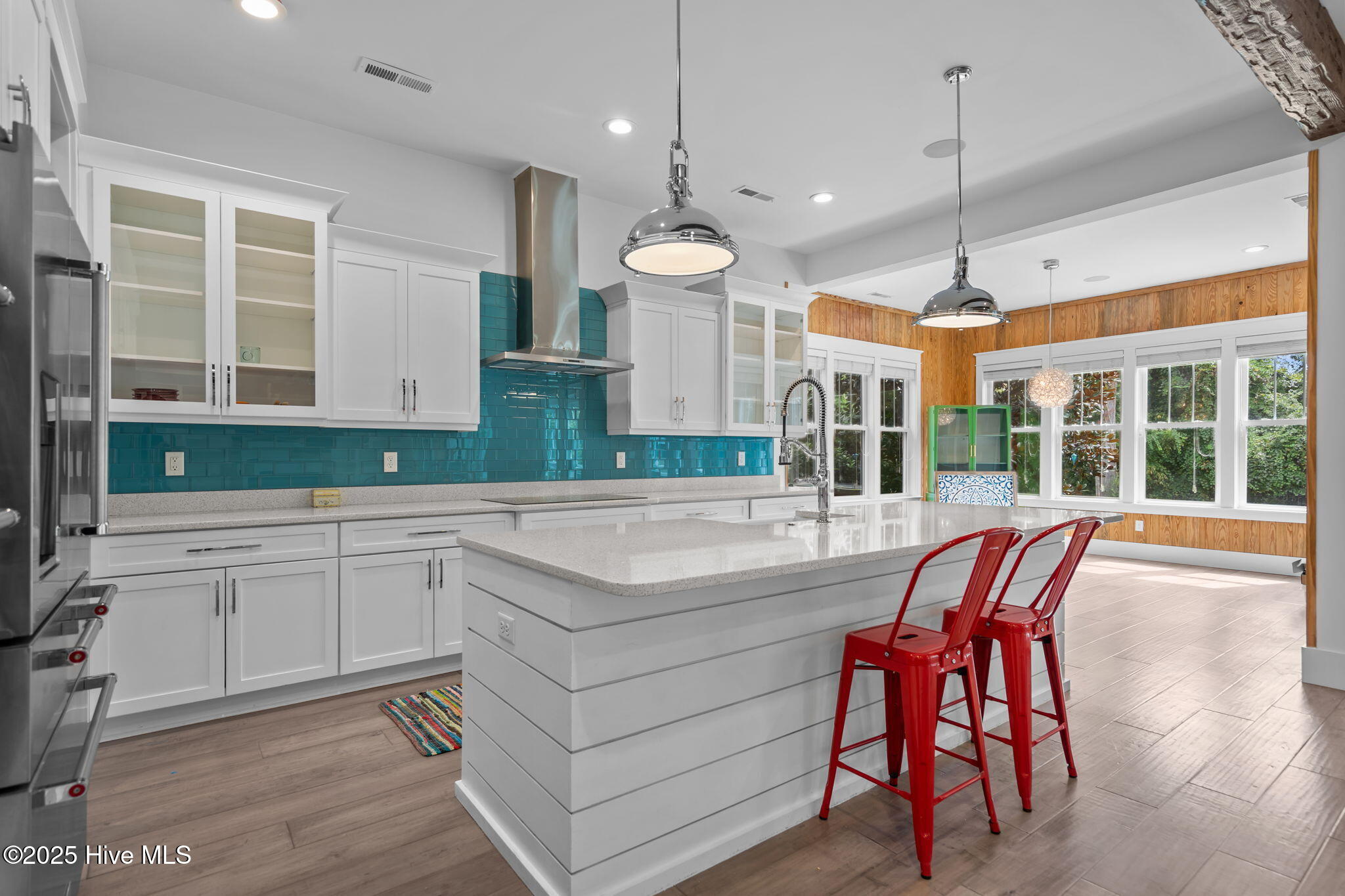 100532333 | Photo 21