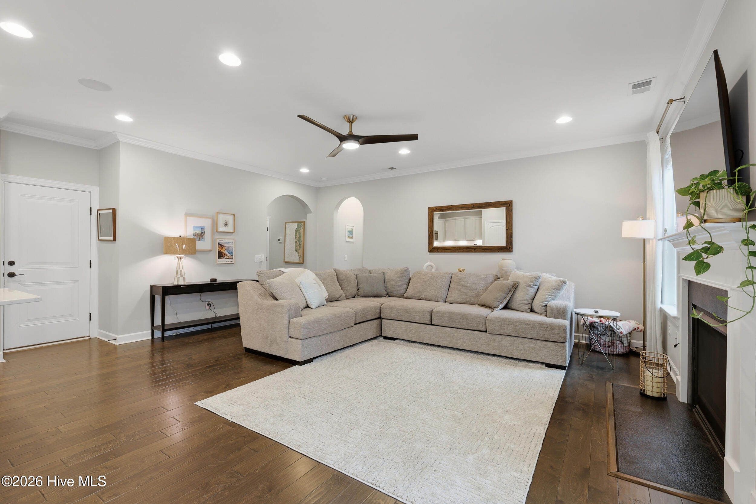 100553163 | Photo 12