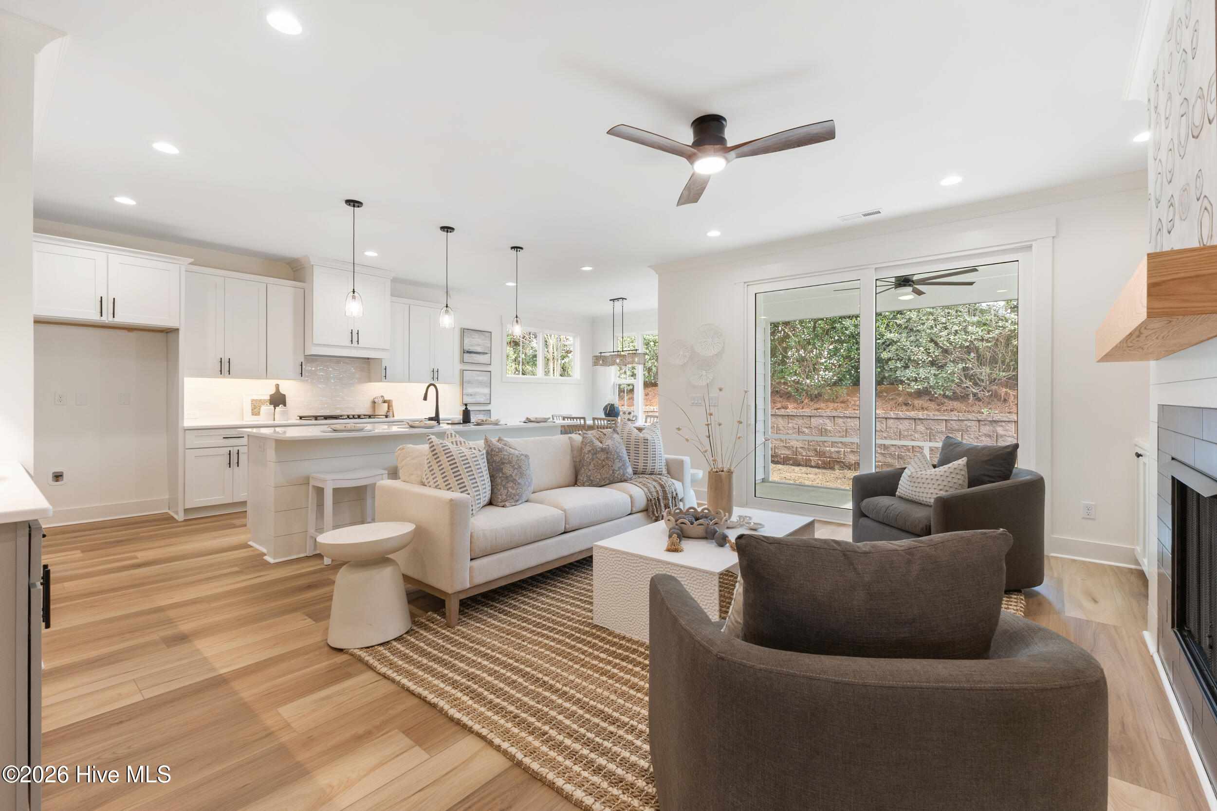 100561477 | Photo 13