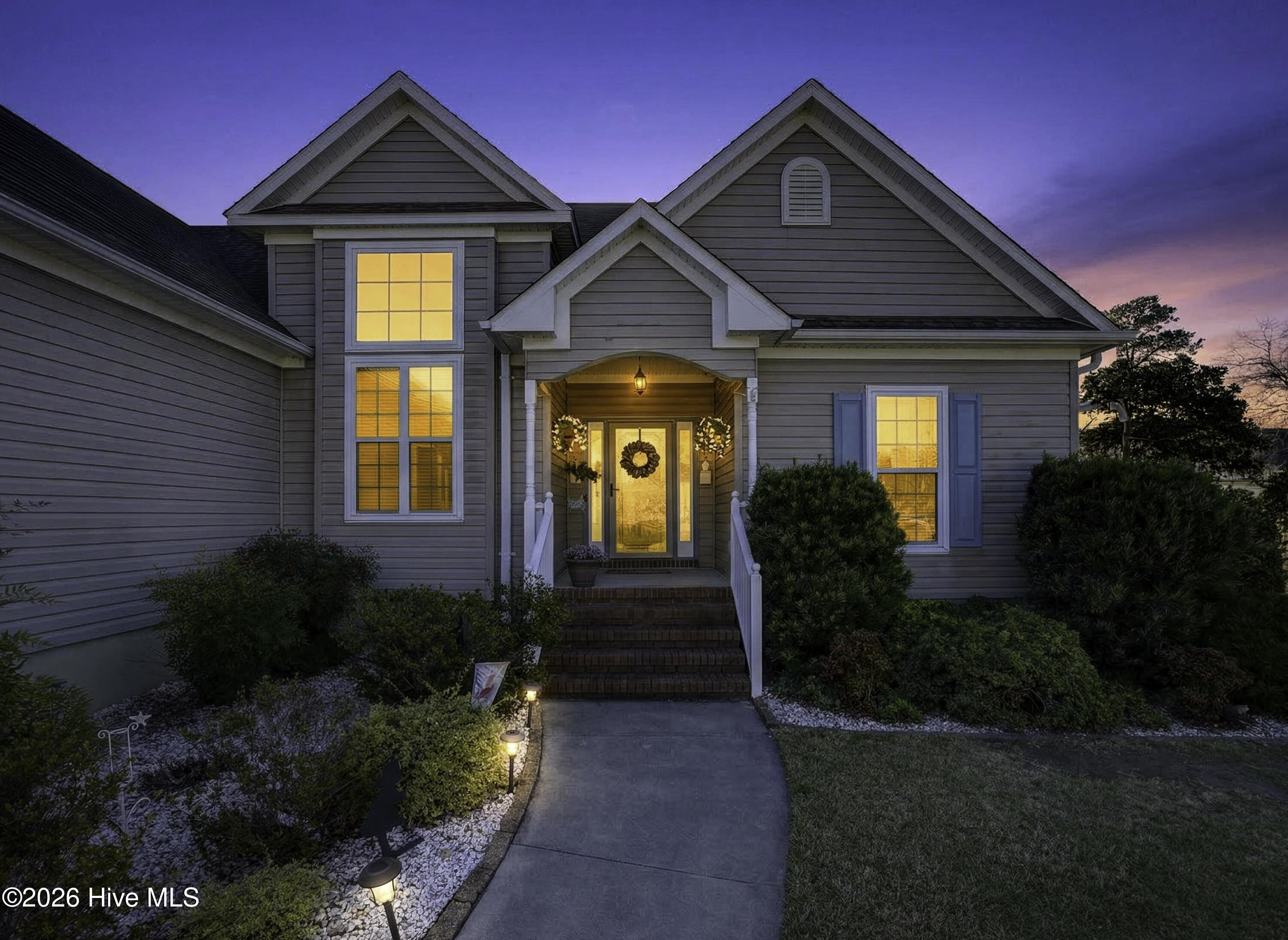 100560276 | Photo 53