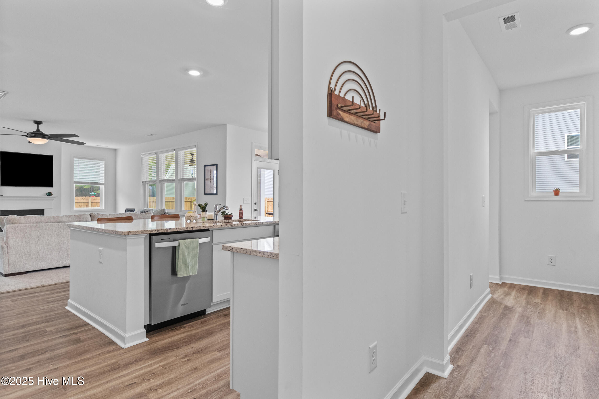 100524281 | Photo 23