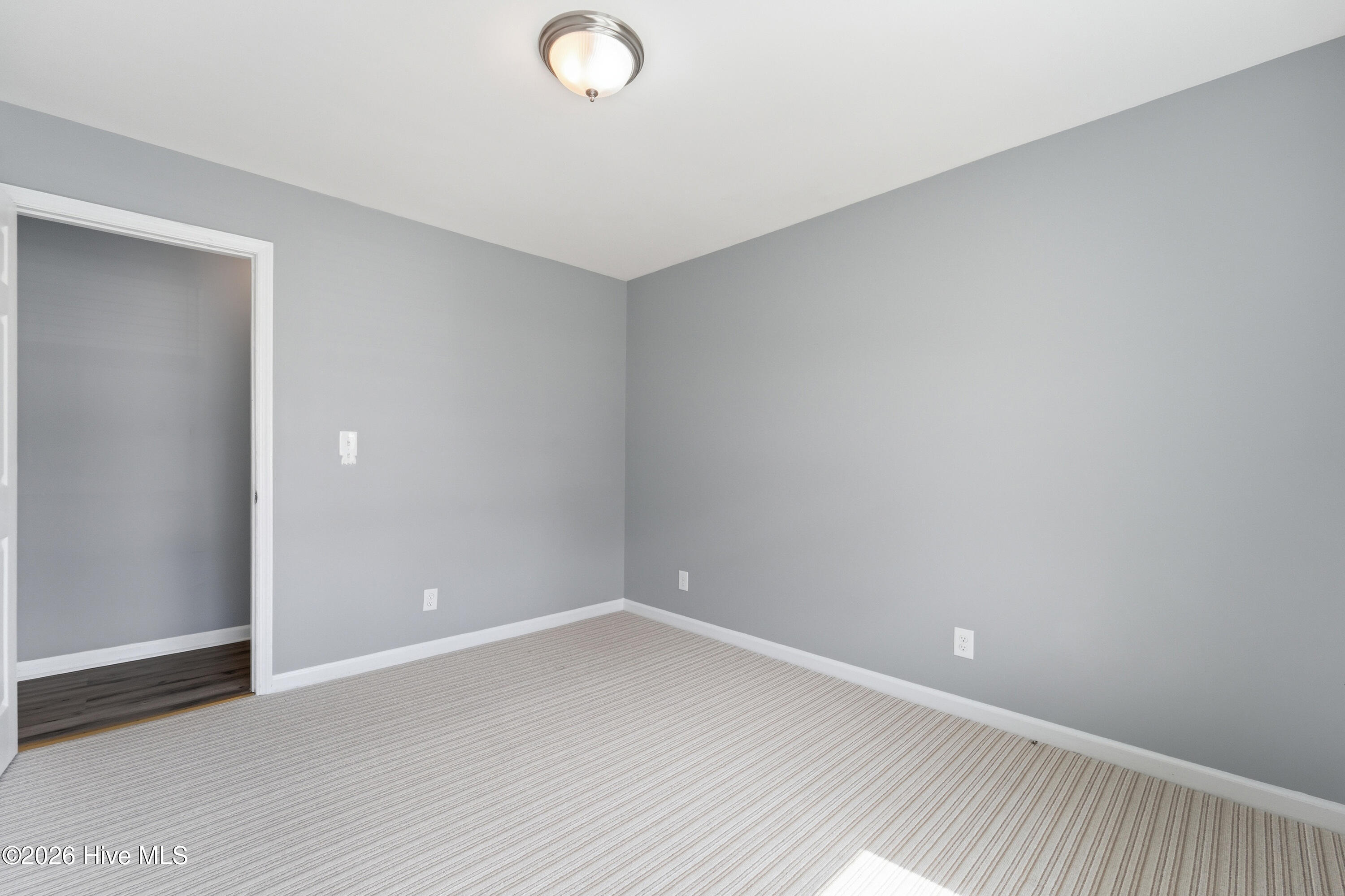 100563801 | Photo 27