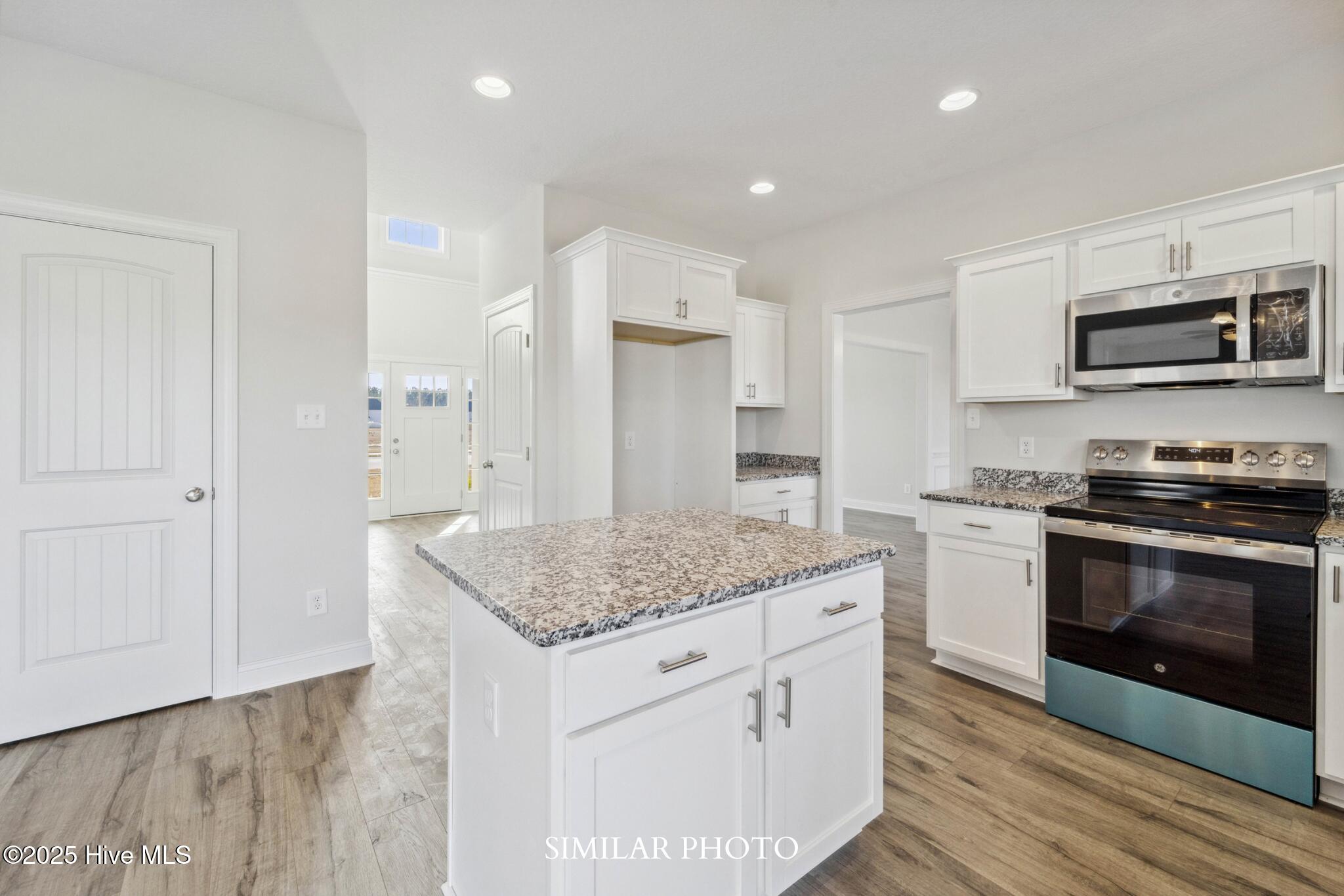 100542065 | Photo 14