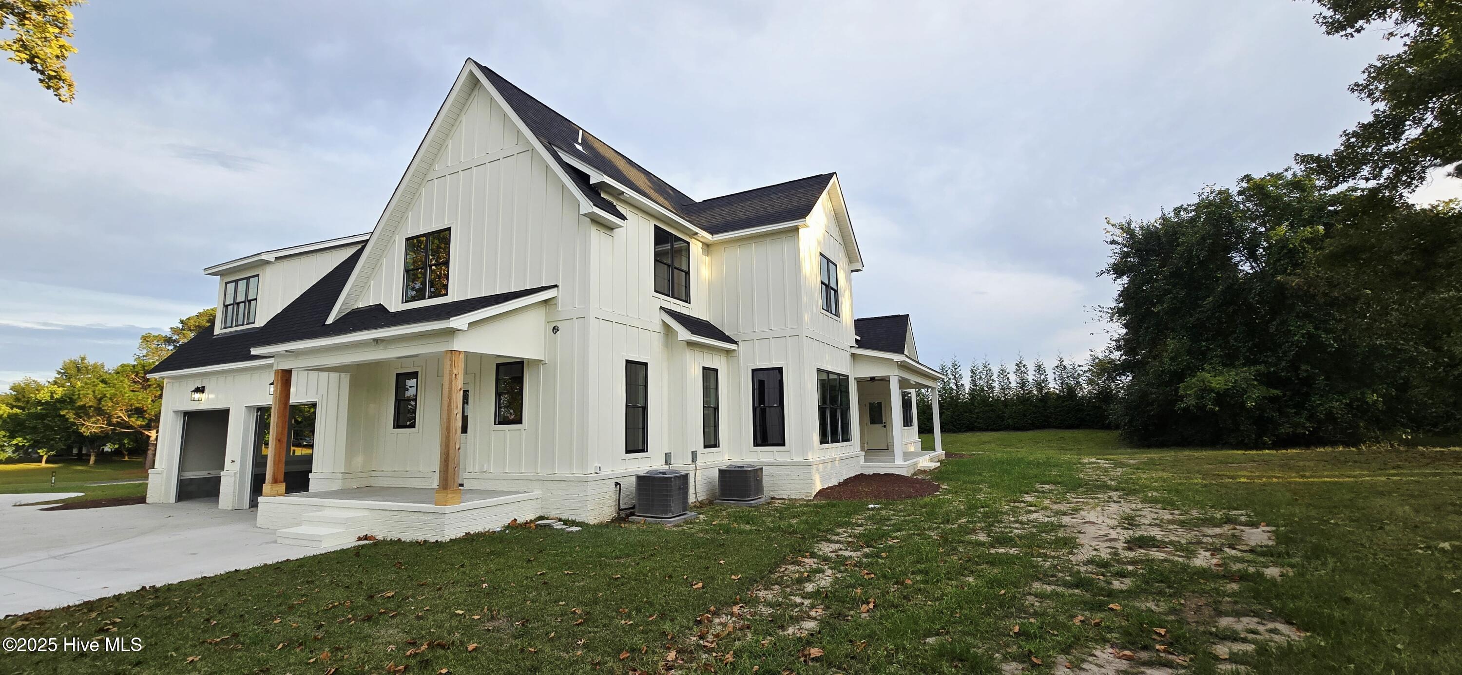 Homes for sale in Grimesland, NC | 2827 Landing Cir, Grimesland, NC 27837 | MLS# 100532206