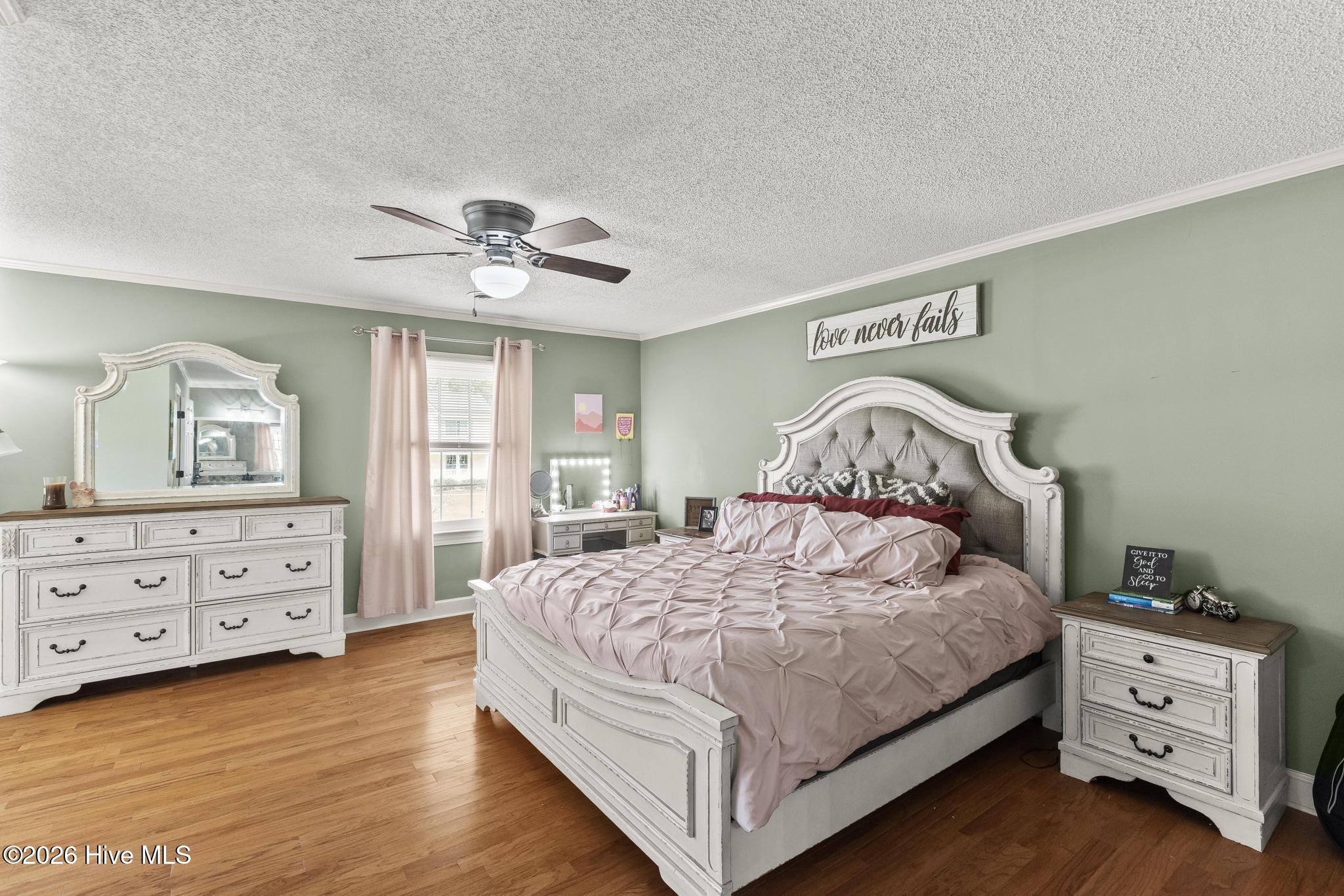 100563926 | Photo 24