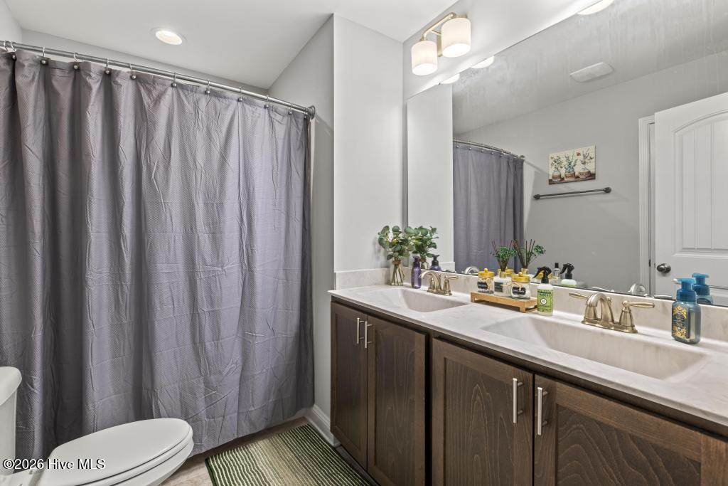 100554111 | Photo 30