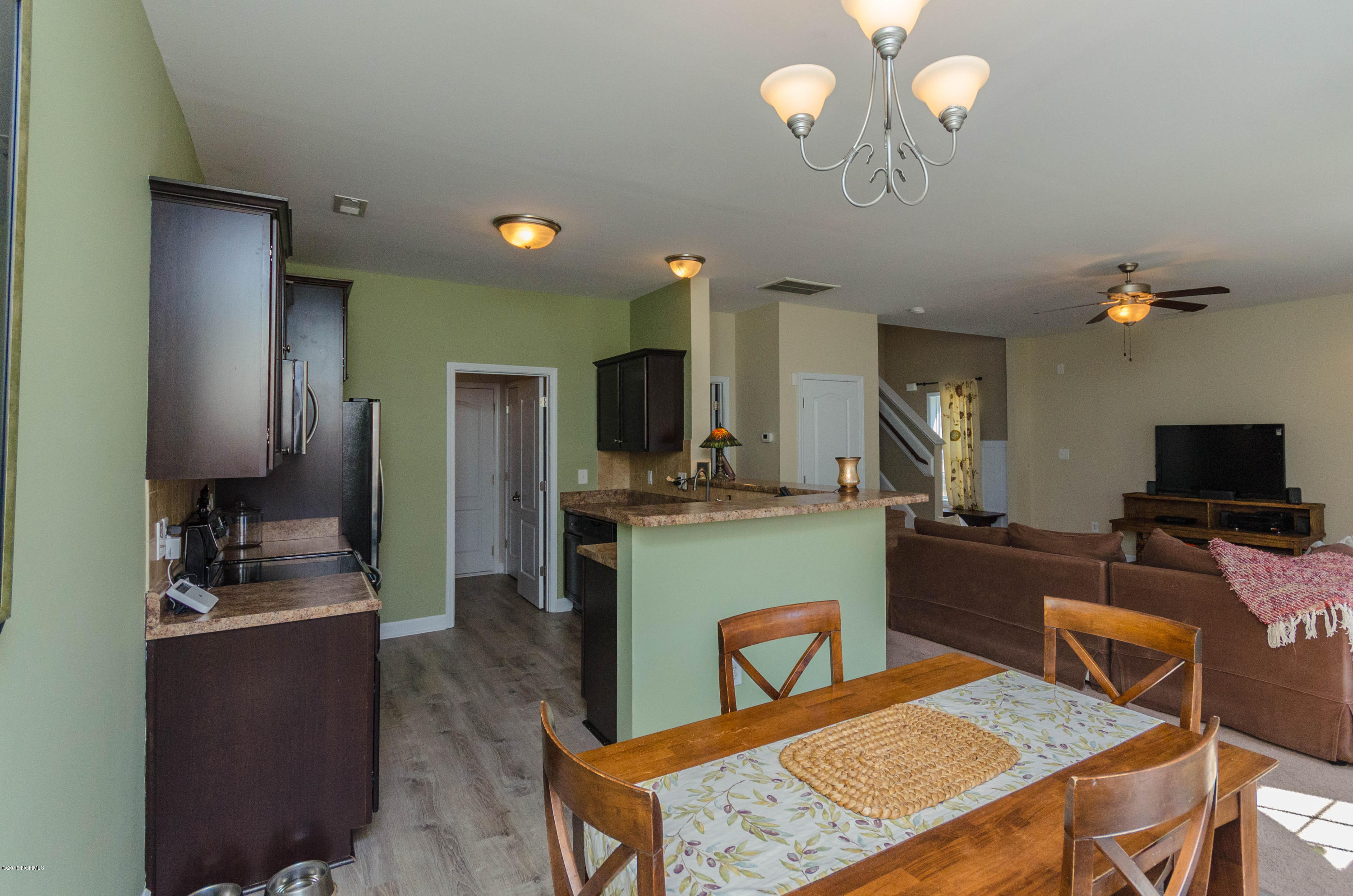 100553700 | Photo 16