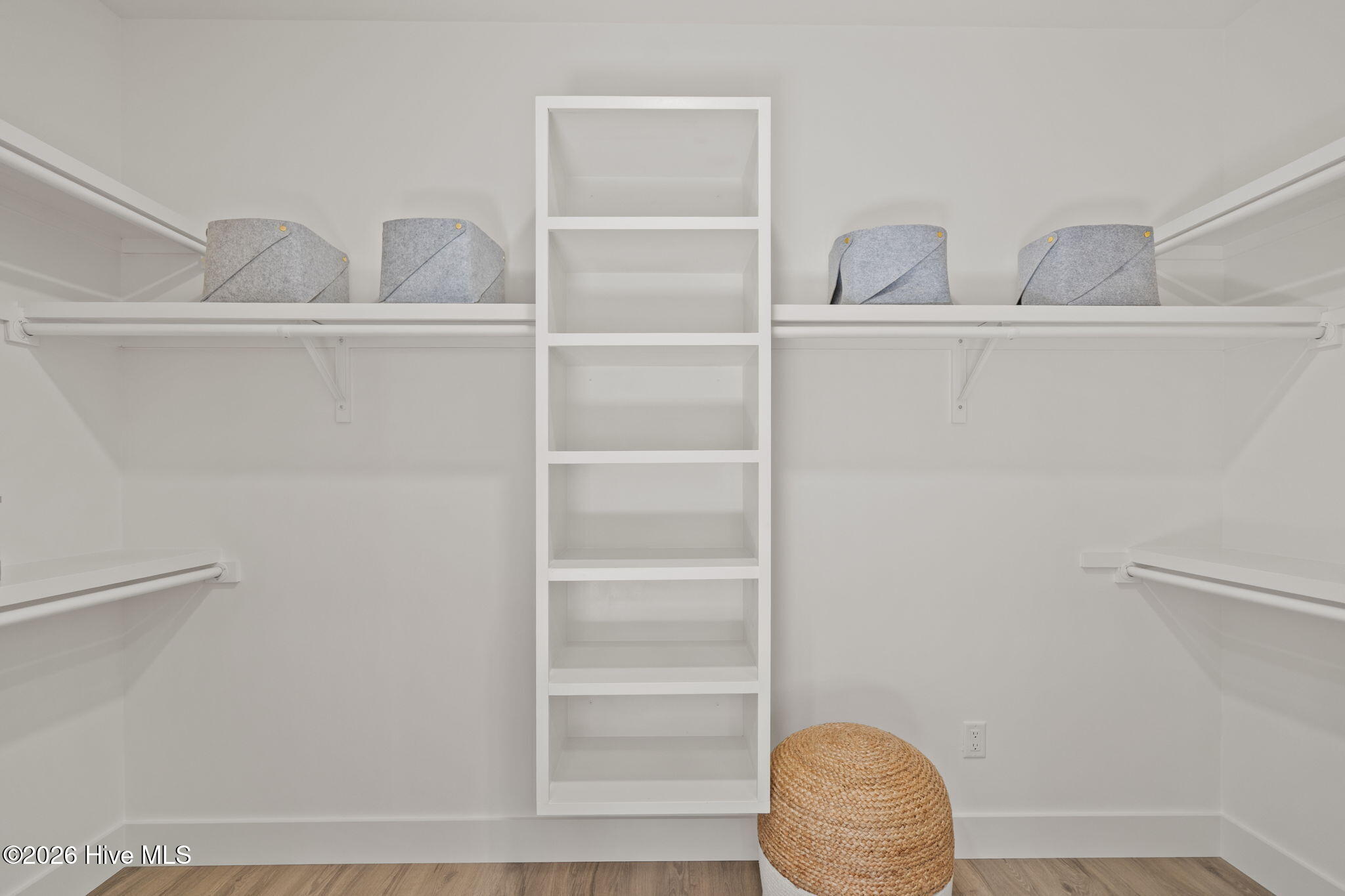 100553901 | Photo 26